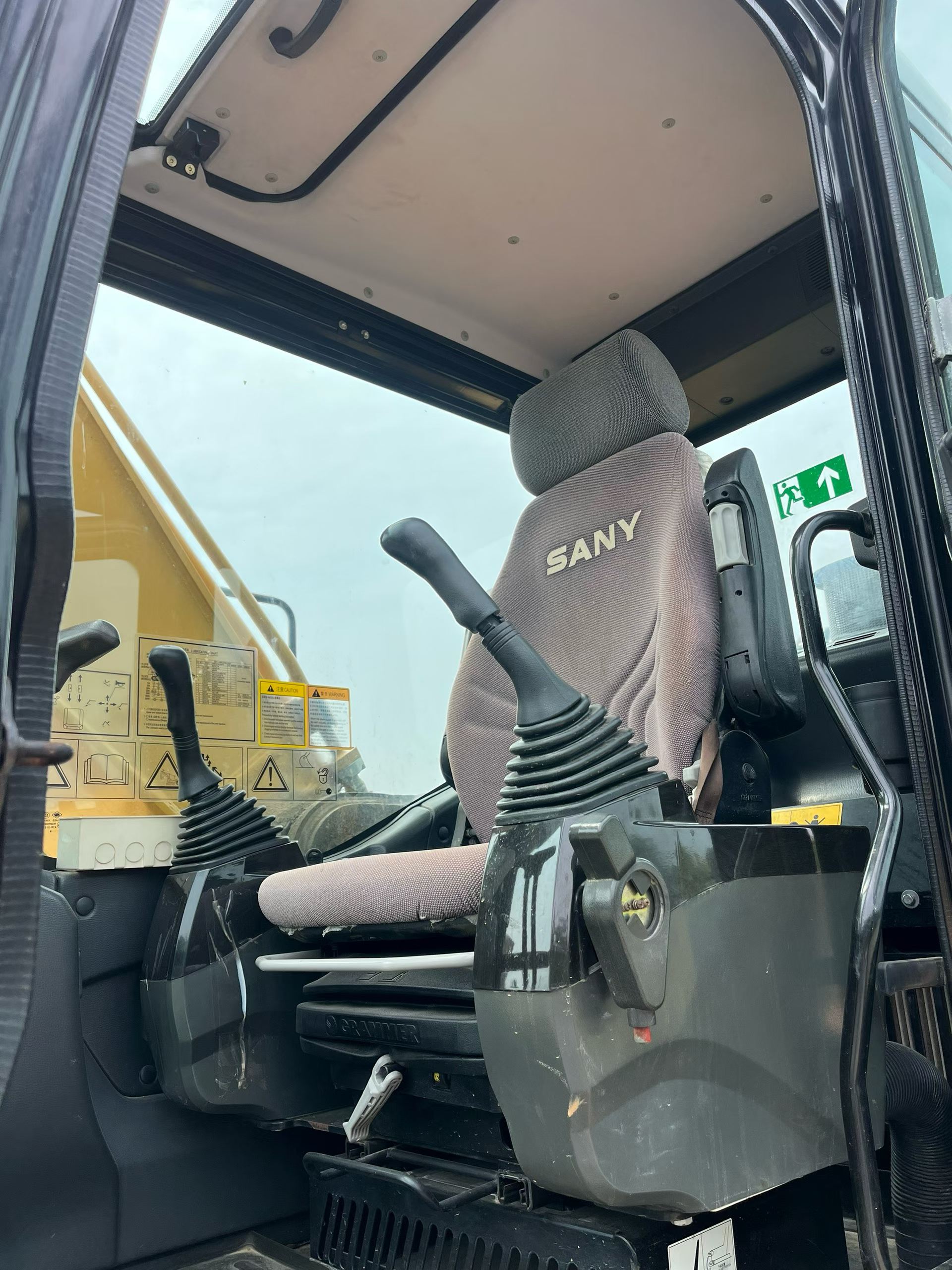 Buy Sany SY245H Used Excavator / 4 Buy Sany SY245H Used Excavator / 4