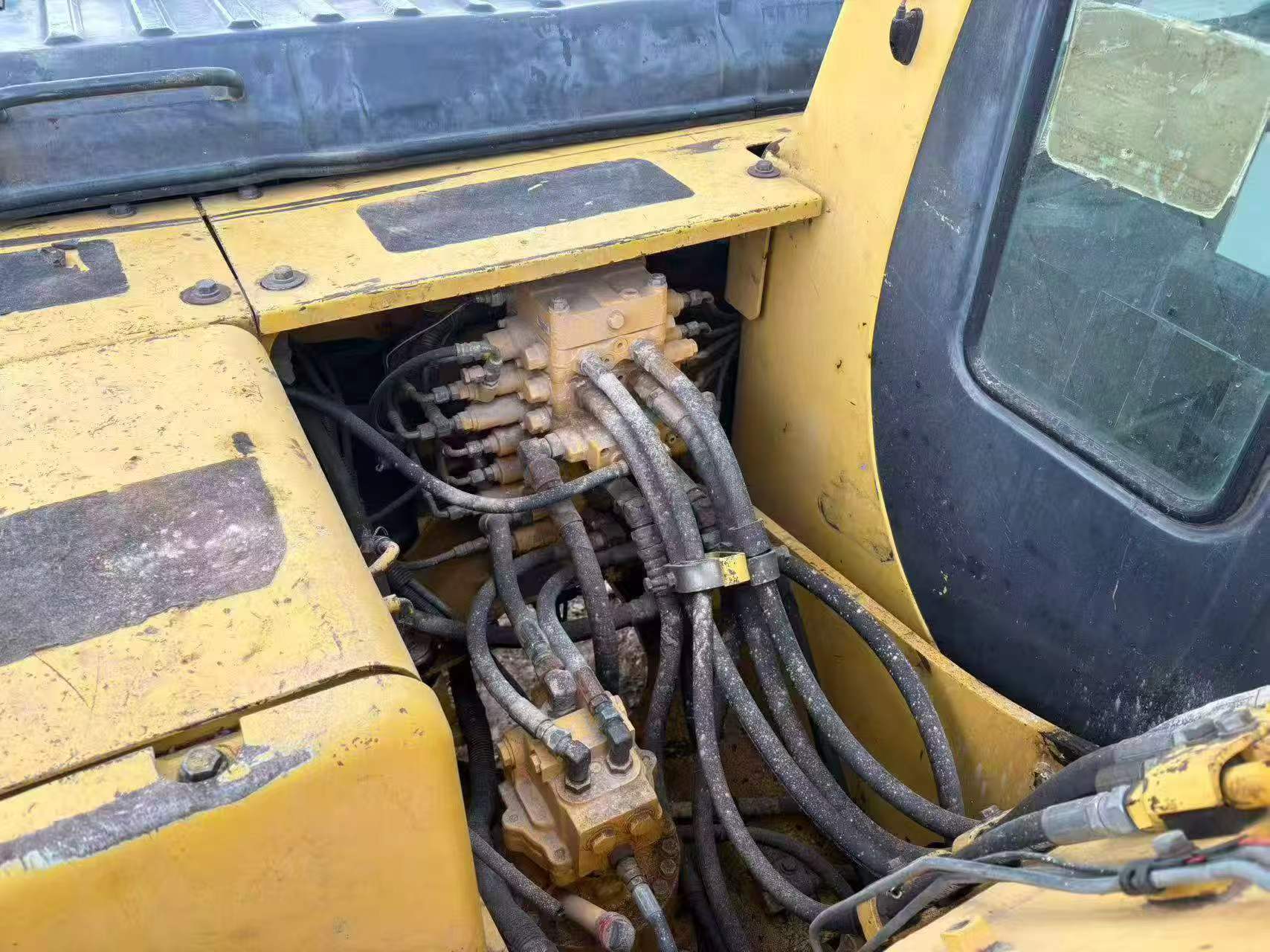 Buy Komatsu PC120-6 Used Excavator / 7 Buy Komatsu PC120-6 Used Excavator / 7