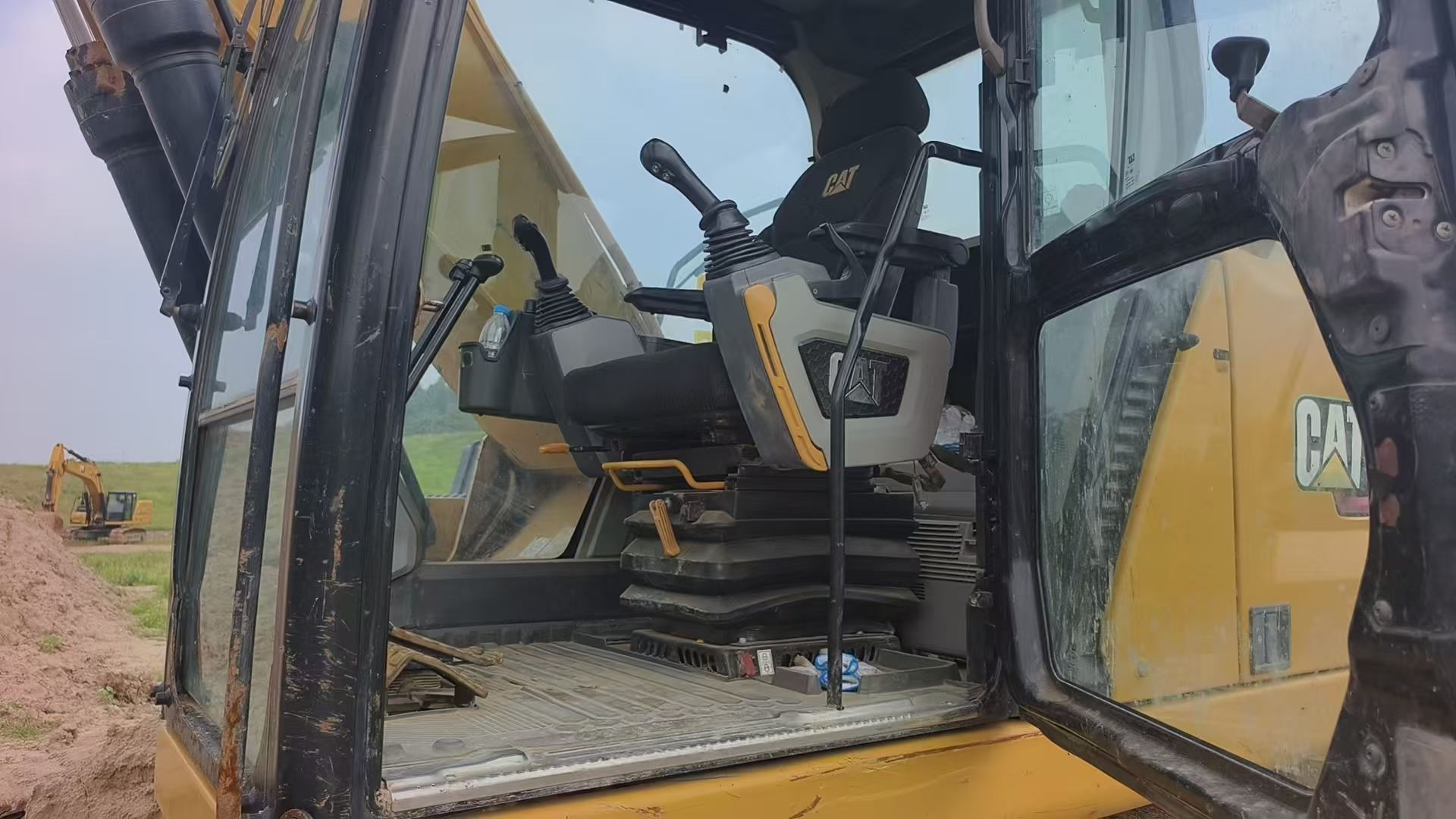 Buy Caterpillar 326DL Used Excavator / 6 Buy Caterpillar 326DL Used Excavator / 6