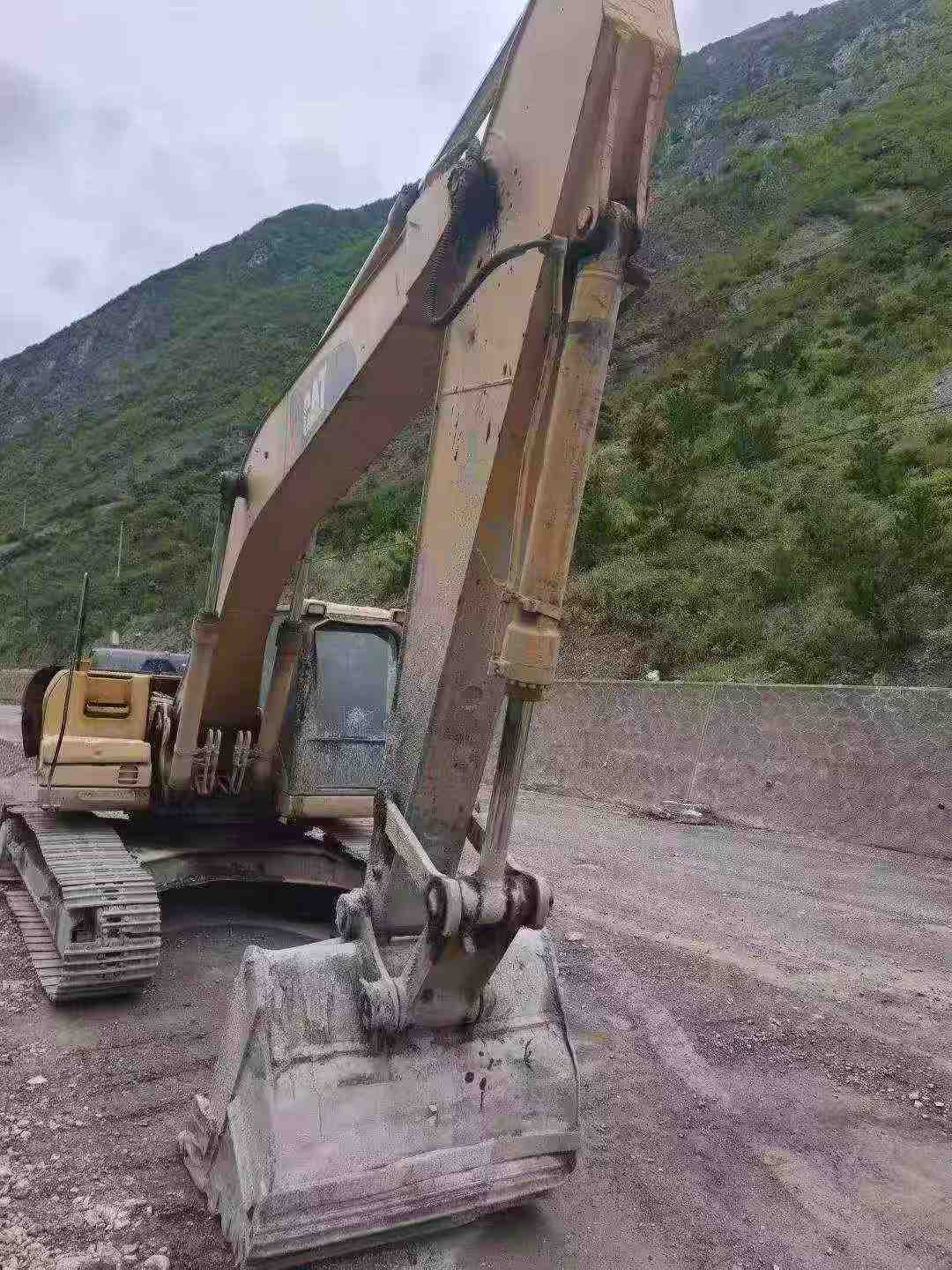 Buy Caterpillar 324D Used Excavator / 4