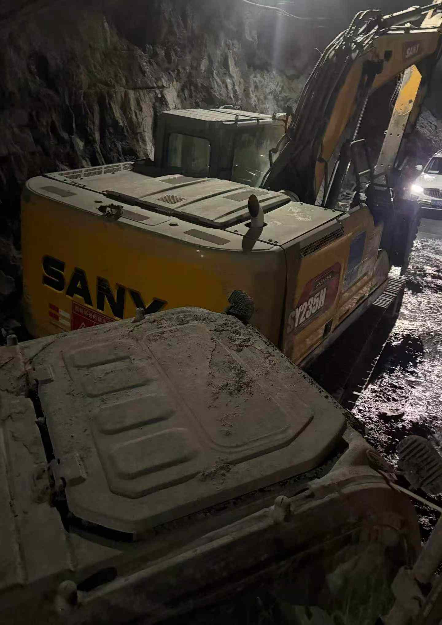 Buy Sany SY235C Used Excavator / 2