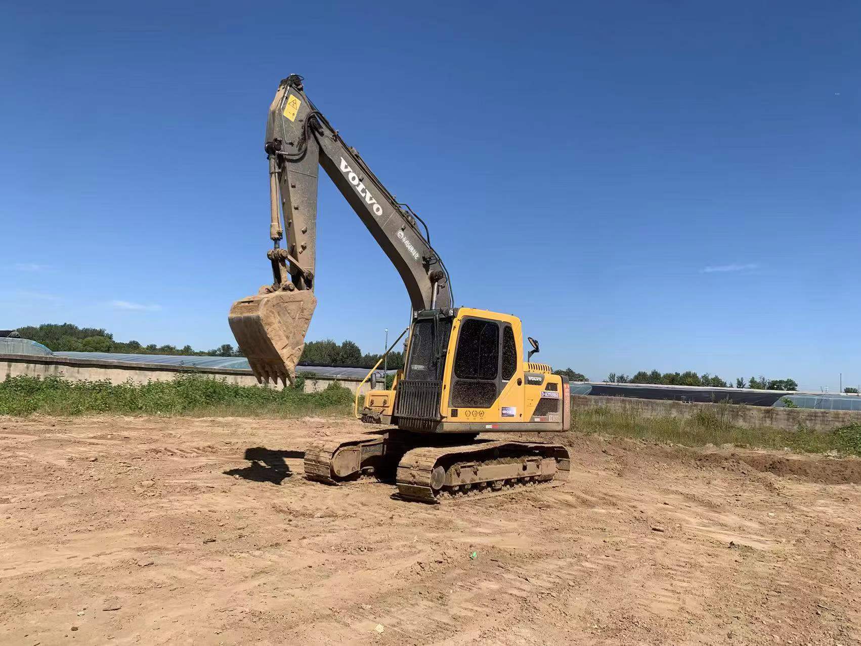 Buy Volvo EC140D Used Excavator / 1