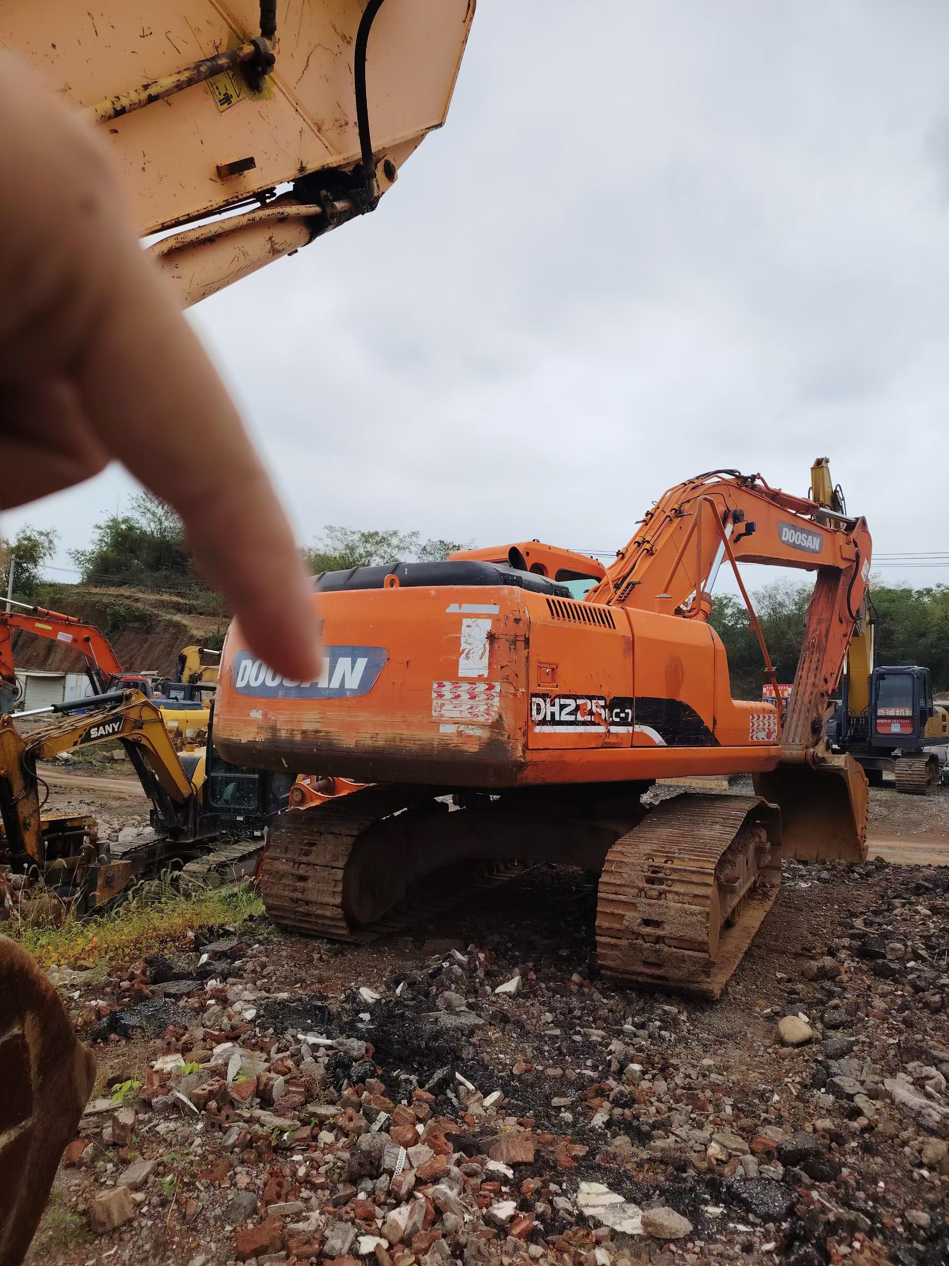 Buy Doosan DH215-7 Used Excavator / 6 Buy Doosan DH215-7 Used Excavator / 6