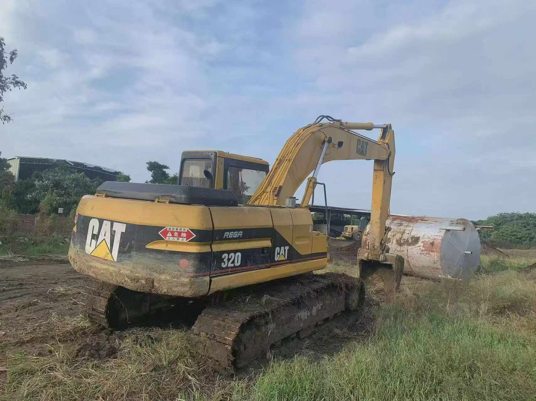 Buy Caterpillar 320V2 Used Excavator / 2 Buy Caterpillar 320V2 Used Excavator / 2