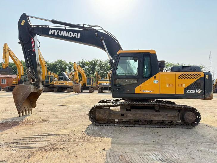 Buy Hyundai R215-7 Used Excavator / 1