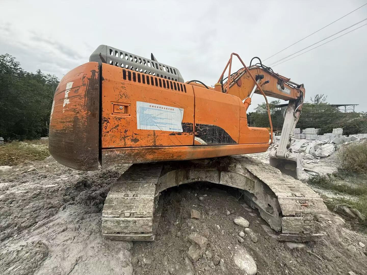 Buy Doosan DH215-7 Used Excavator / 4 Buy Doosan DH215-7 Used Excavator / 4