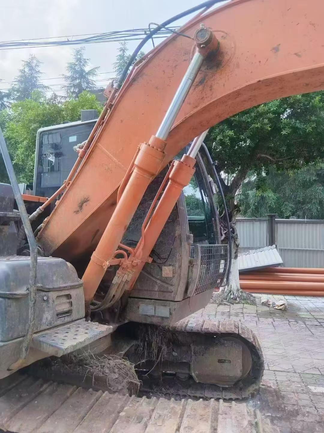Buy Hitachi Used Excavator / 2