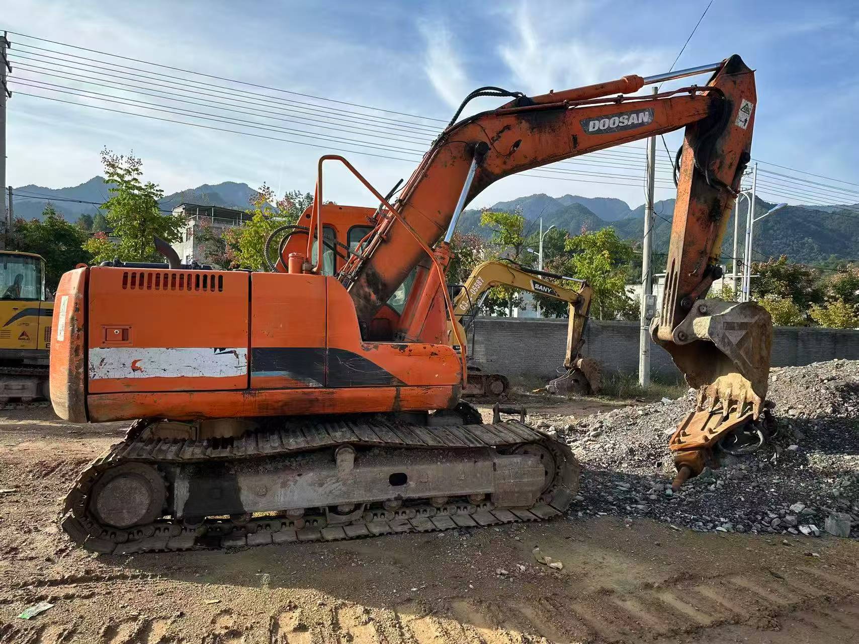 Buy Doosan DH150 Used Excavator / 2