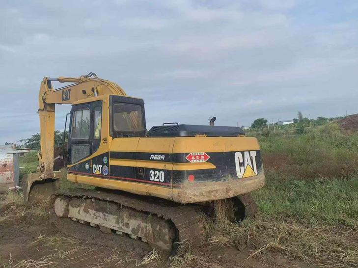 Buy Caterpillar 320V2 Used Excavator / 1