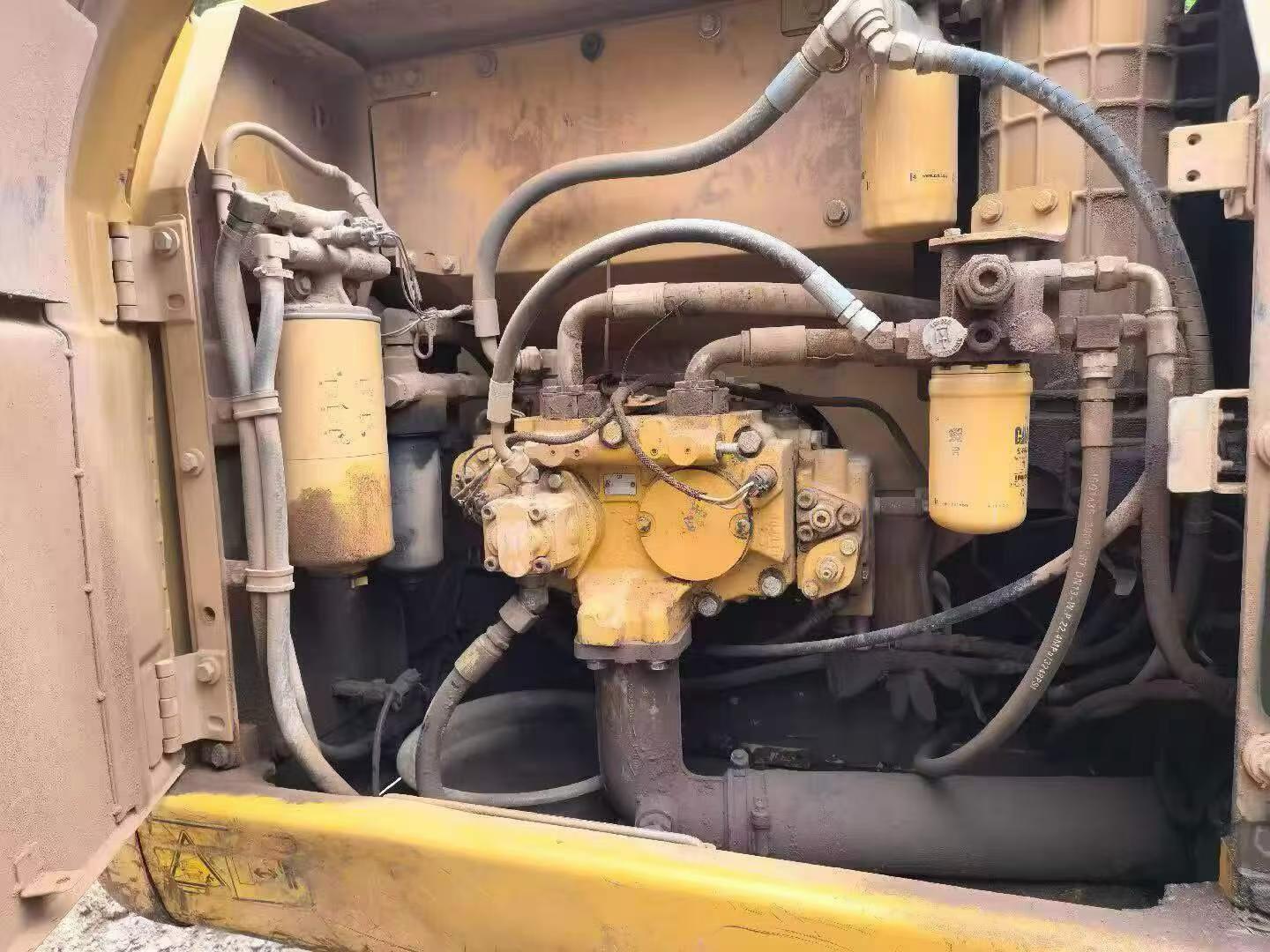 Buy Caterpillar 323 Used Excavator / 6