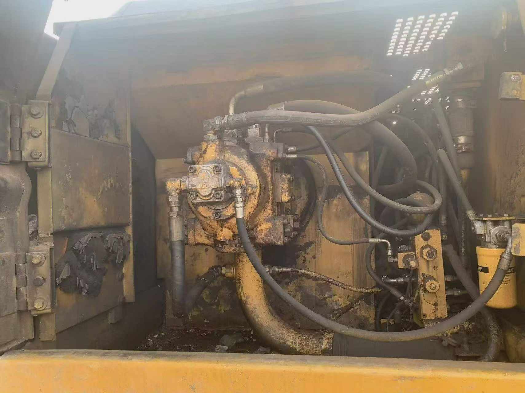 Buy Caterpillar 320V2 Used Excavator / 4 Buy Caterpillar 320V2 Used Excavator / 4