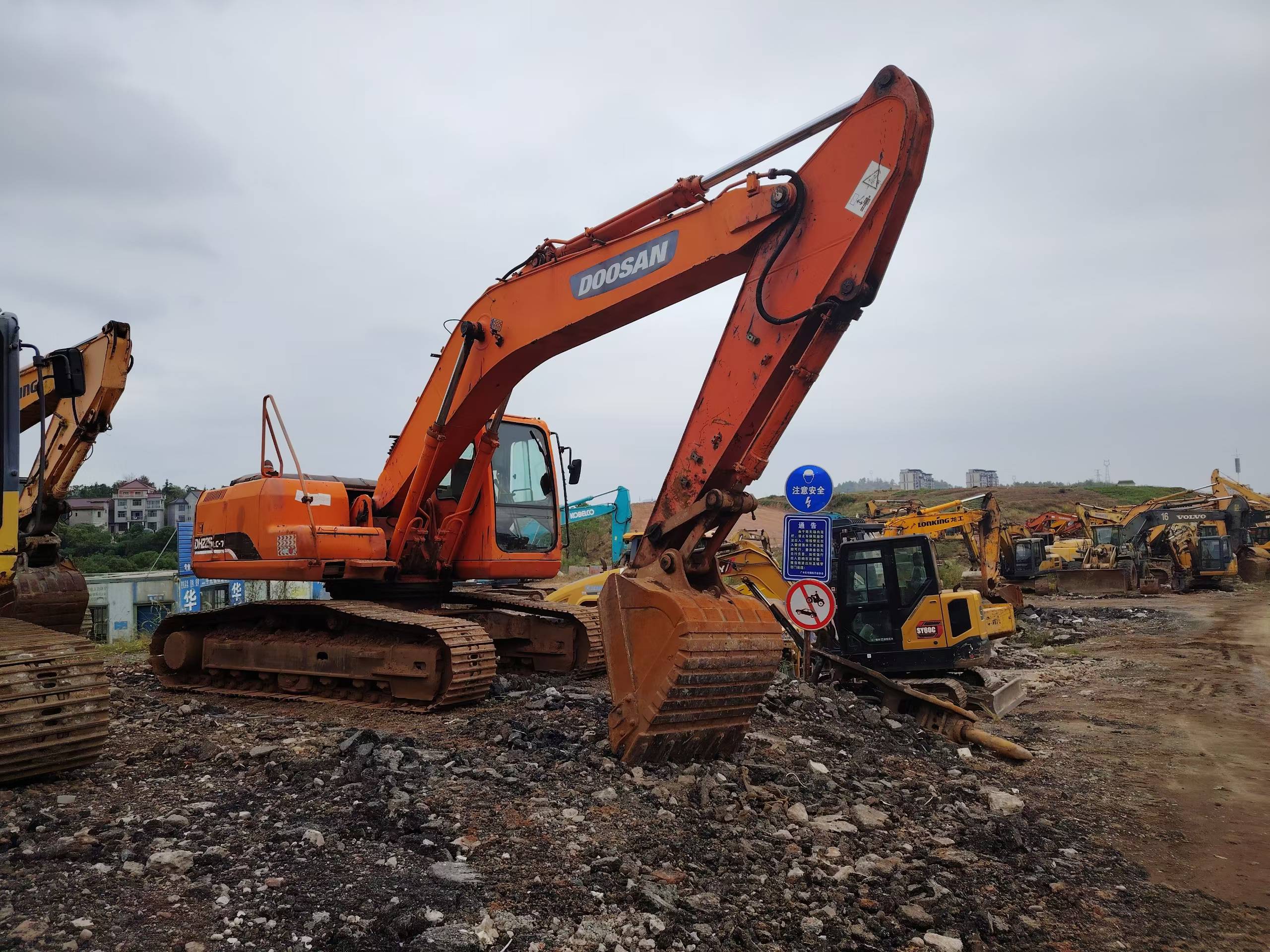 Buy Doosan DH215-7 Used Excavator / 1