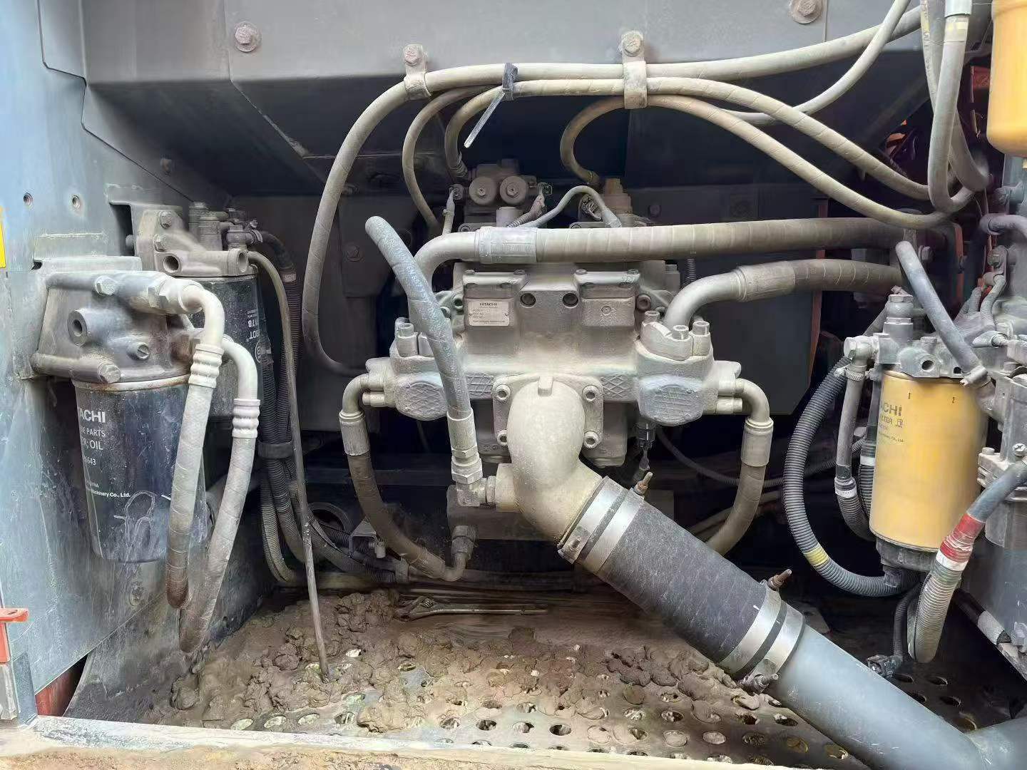 Buy Hitachi EX200-5 Used Excavator / 9