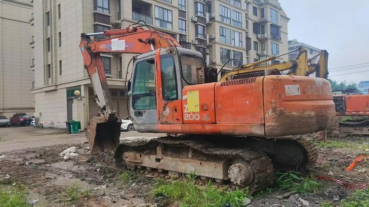 Buy Hitachi ZX200-6 Used Excavator / 1