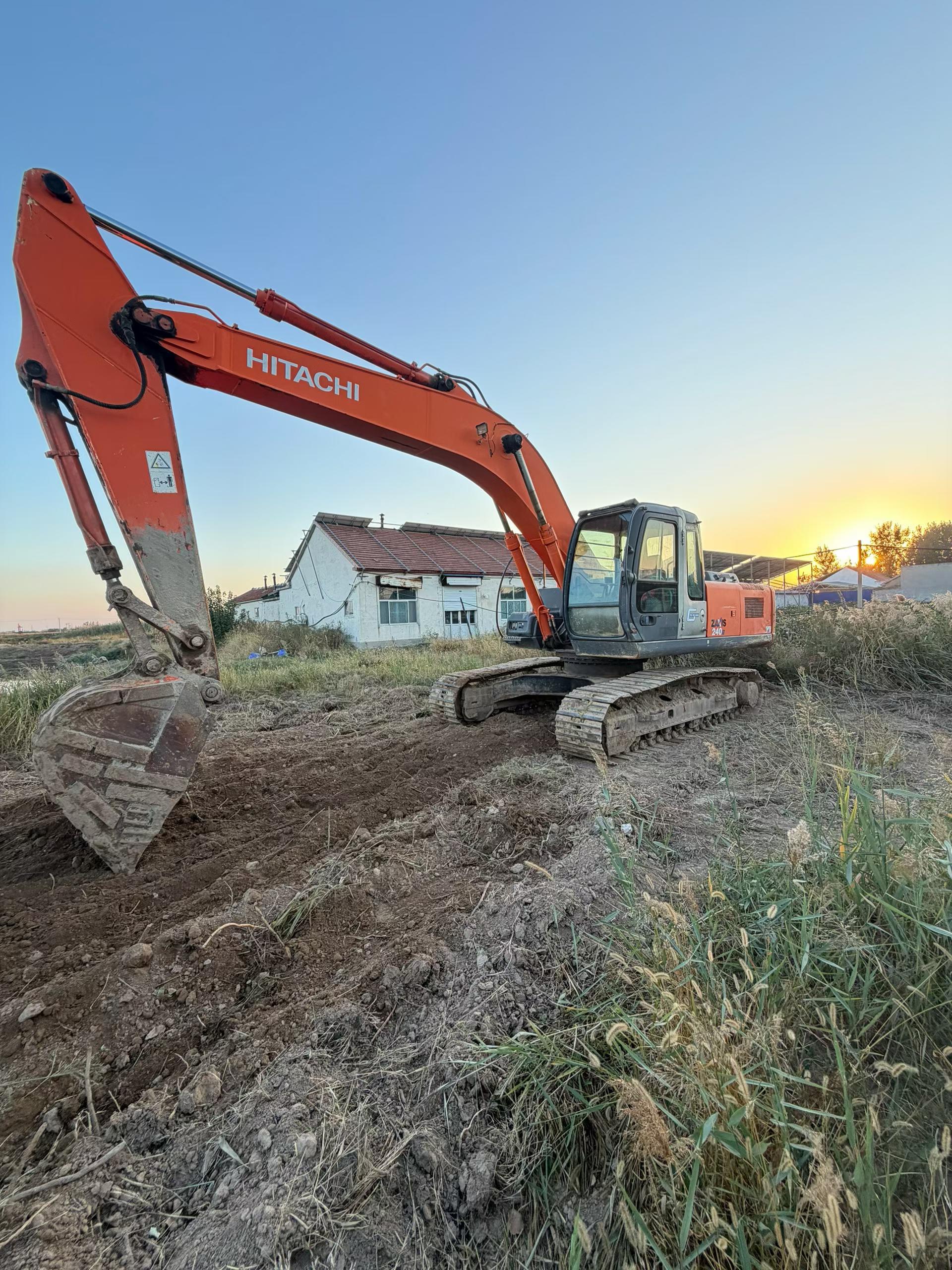 Buy Hitachi ZX240 Used Excavator / 1
