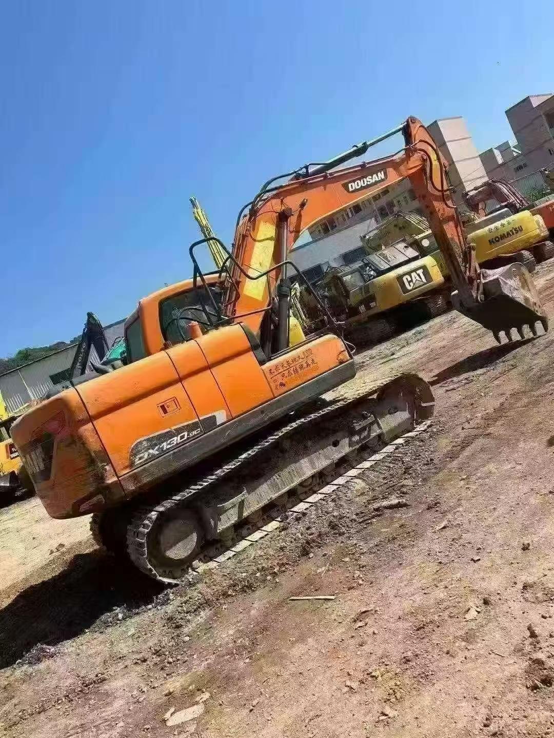 Buy Doosan S130W-3 Used Excavator / 2 Buy Doosan S130W-3 Used Excavator / 2