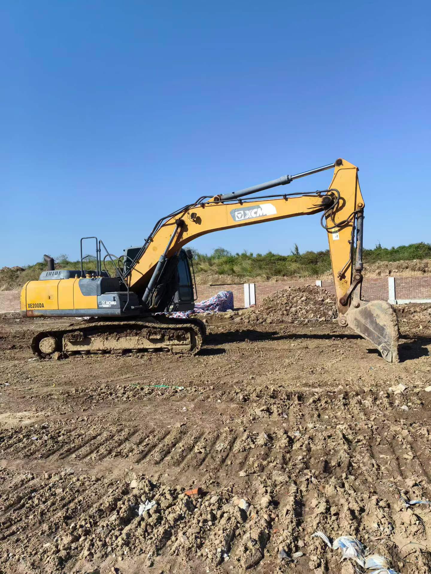 Buy XCMG XE200DA Used Excavator / 3 Buy XCMG XE200DA Used Excavator / 3