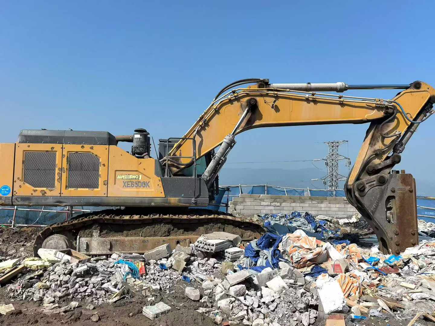 Buy XCMG XE650DP Used Excavator / 1