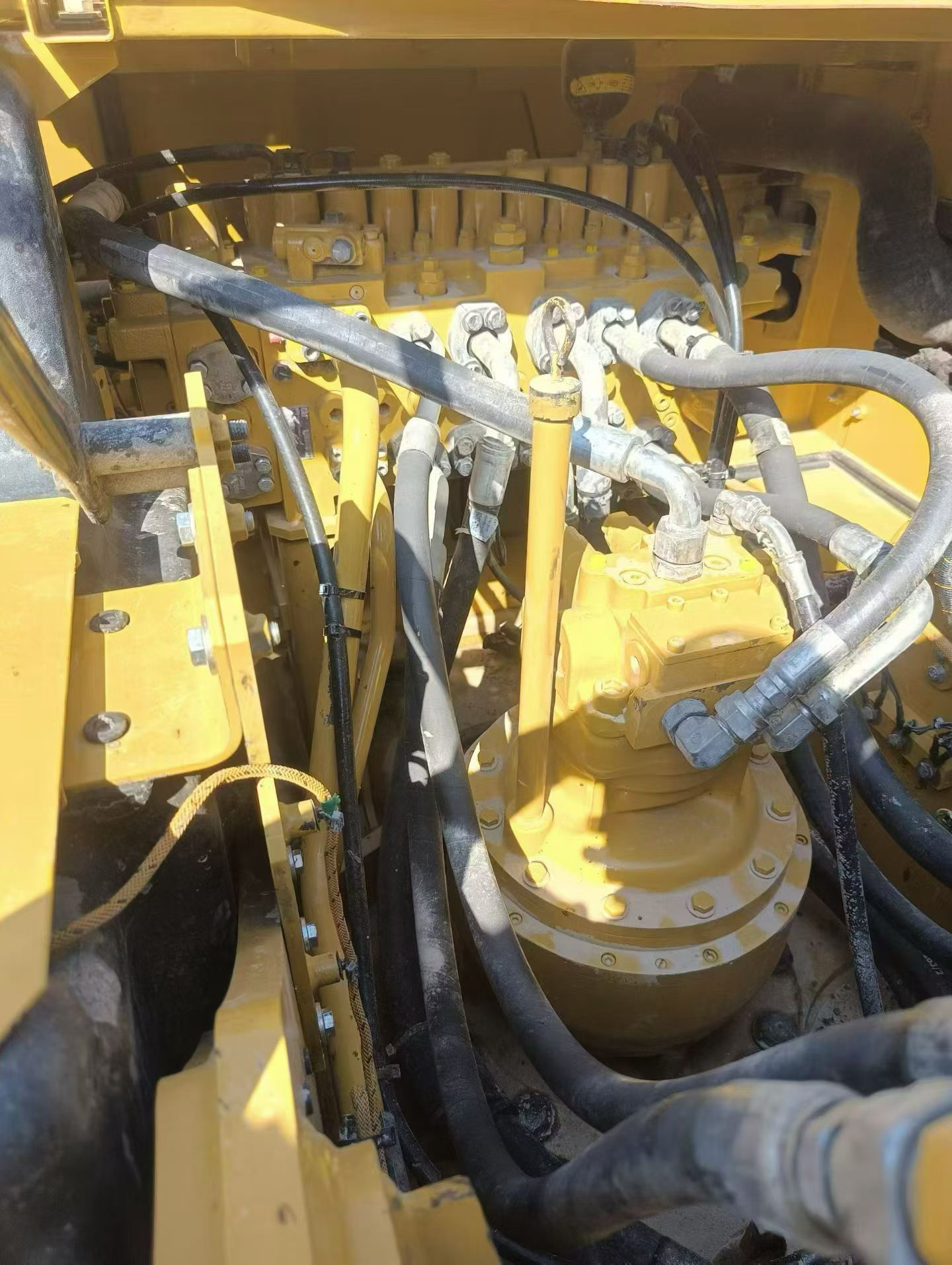 Buy Caterpillar 323 Used Excavator / 8 Buy Caterpillar 323 Used Excavator / 8