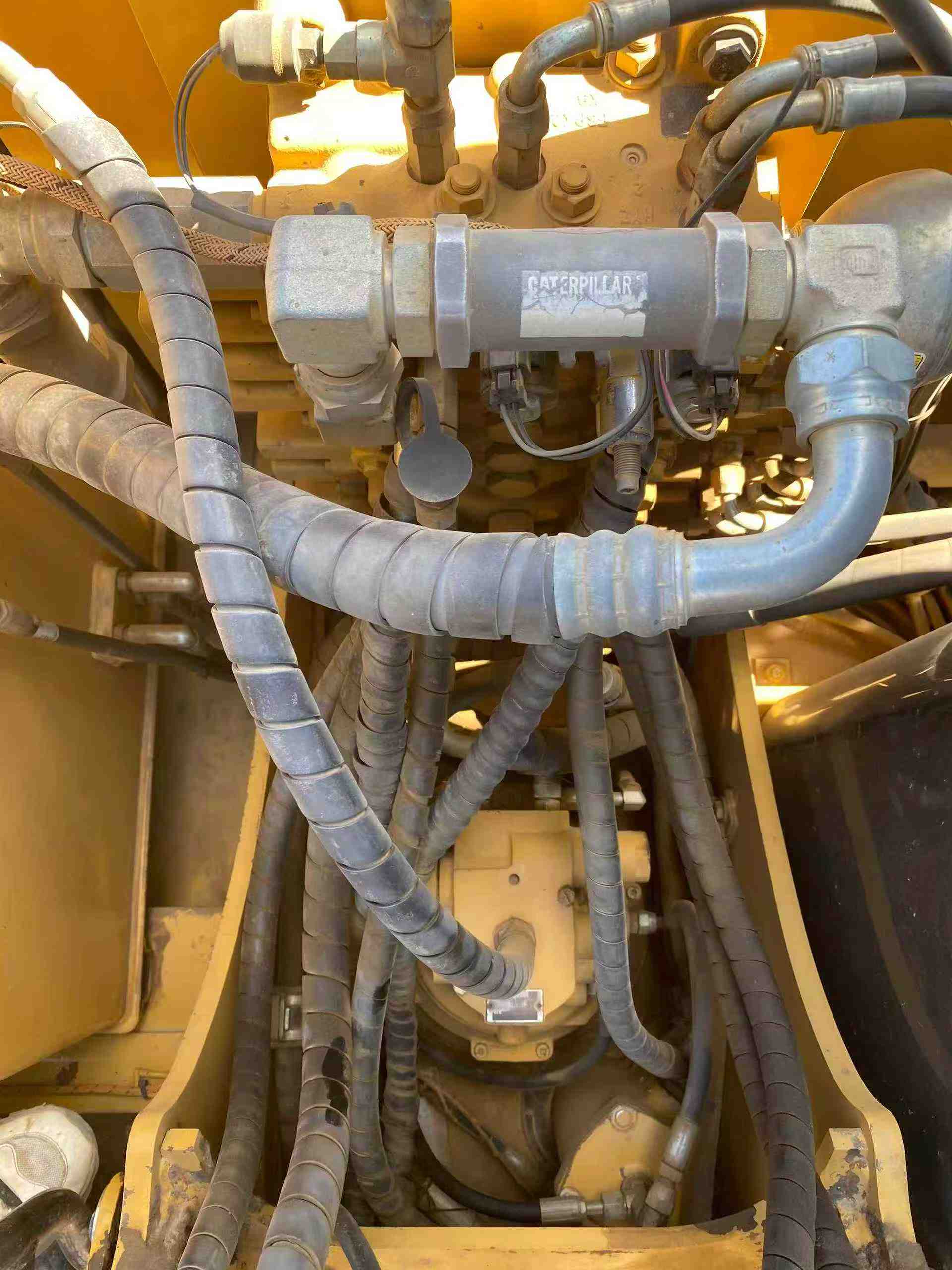 شراء حفارة Caterpillar 307B مستعملة / 9