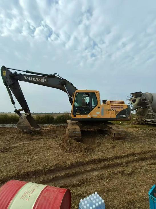 Buy Volvo EC210B Used Excavator / 1