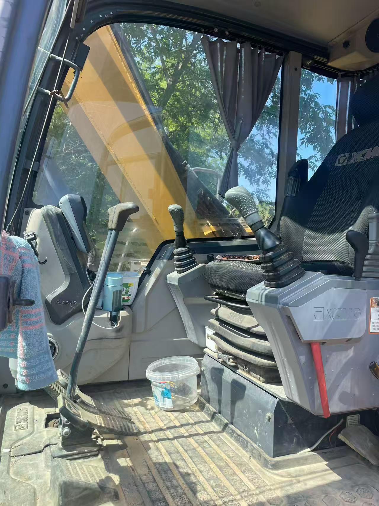 Compre Excavadora XCMG XE75C Usada / 2