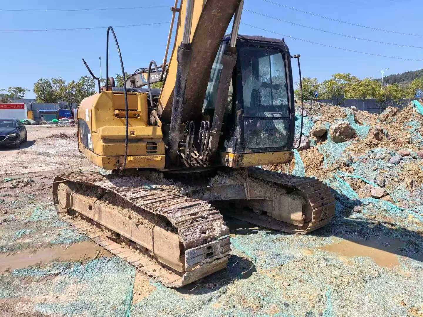 شراء حفارة Caterpillar 320D مستعملة / 3