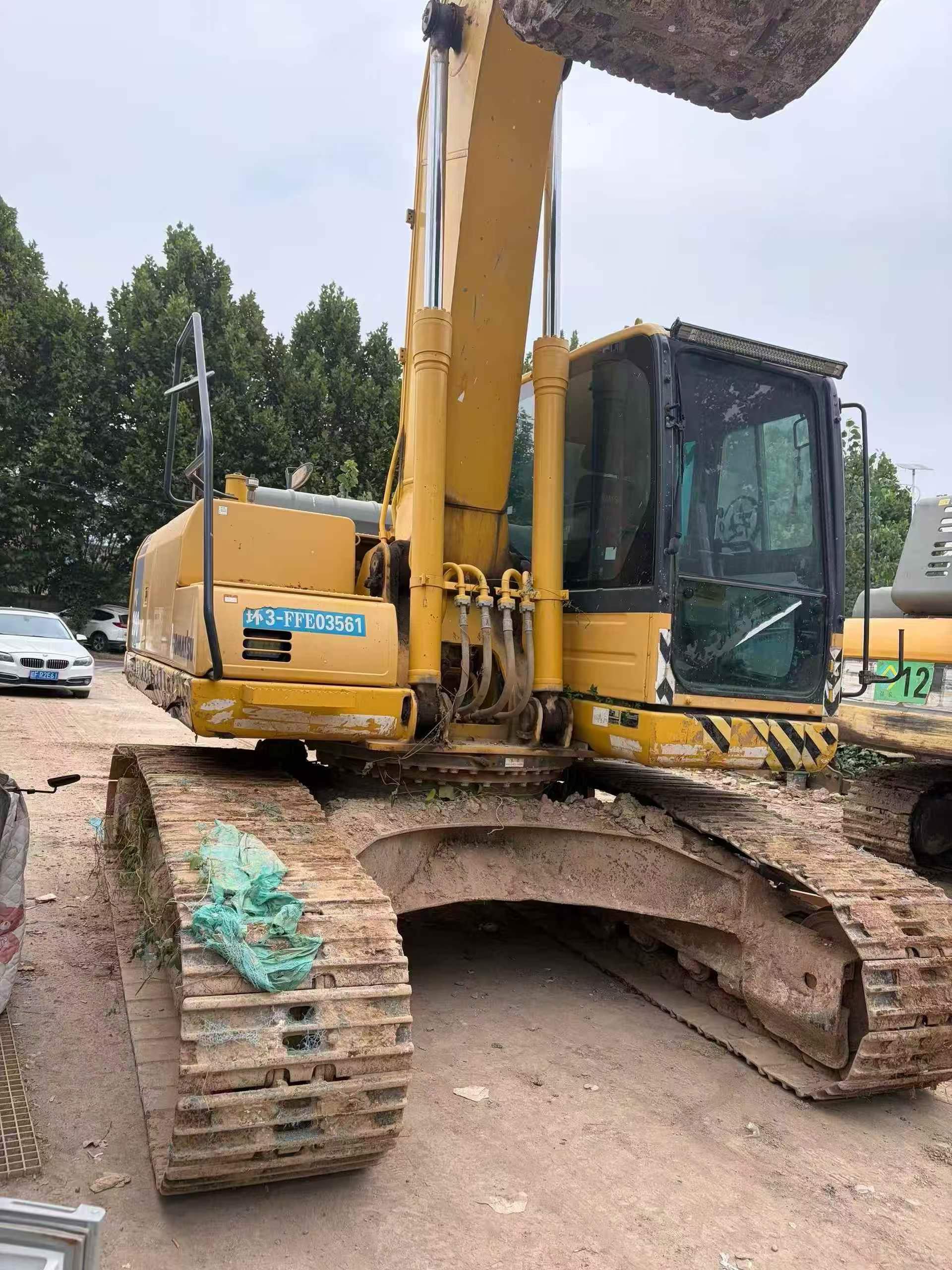 Buy Komatsu PC200-8 Used Excavator / 4