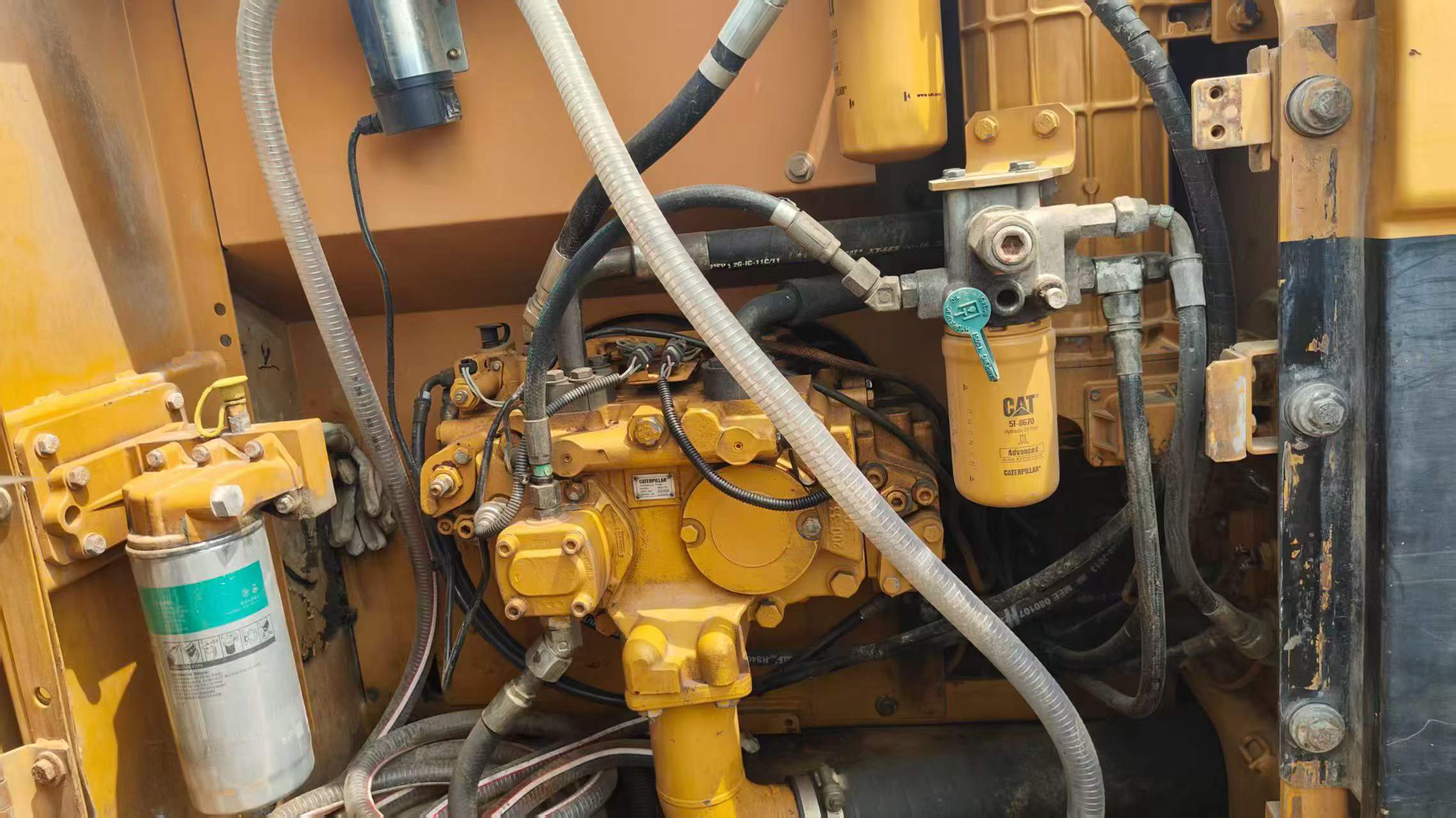 Compre Excavadora Caterpillar 320DGC Usada / 6