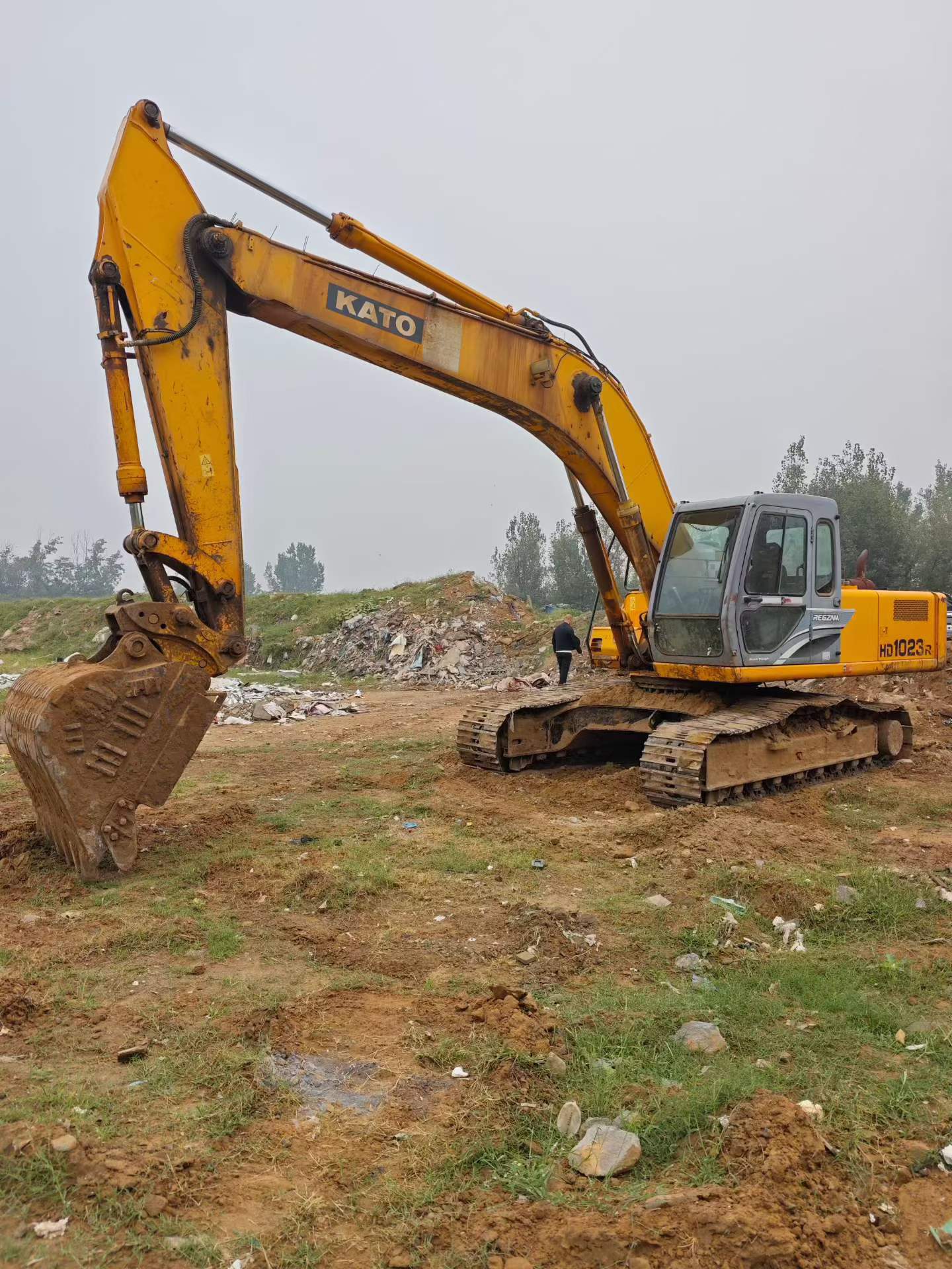 Buy Kato HD1023 Used Excavator / 2