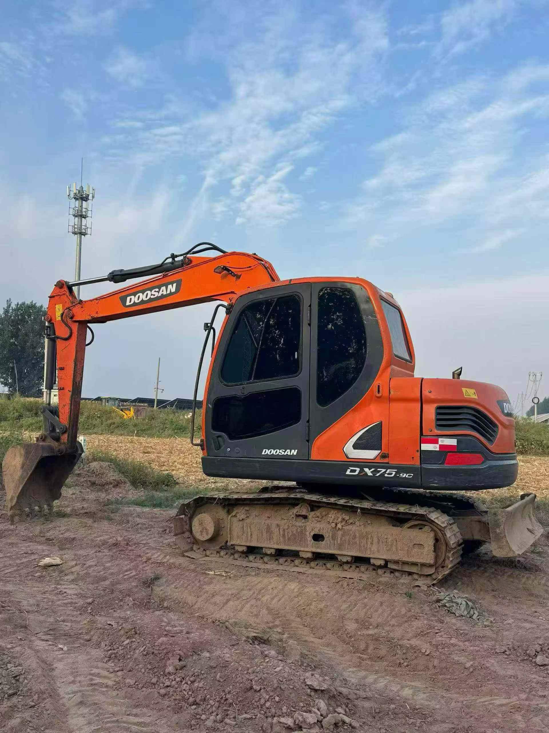 Buy Doosan DX75-9C Used Excavator / 5