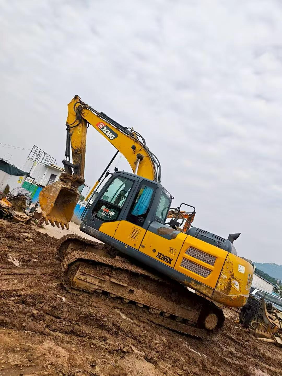 Compre Excavadora XCMG XE215 Usada / 3