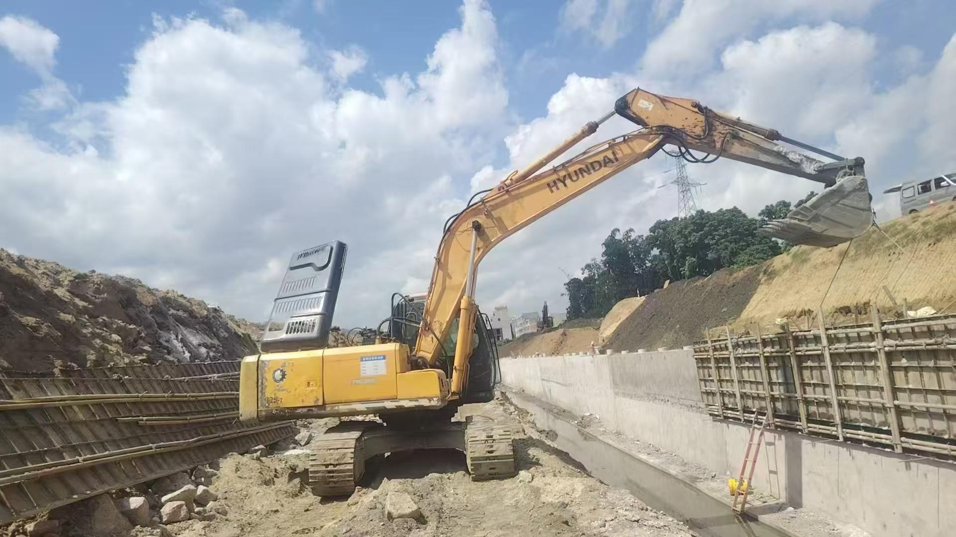 Buy Hyundai R225-7 Used Excavator / 1
