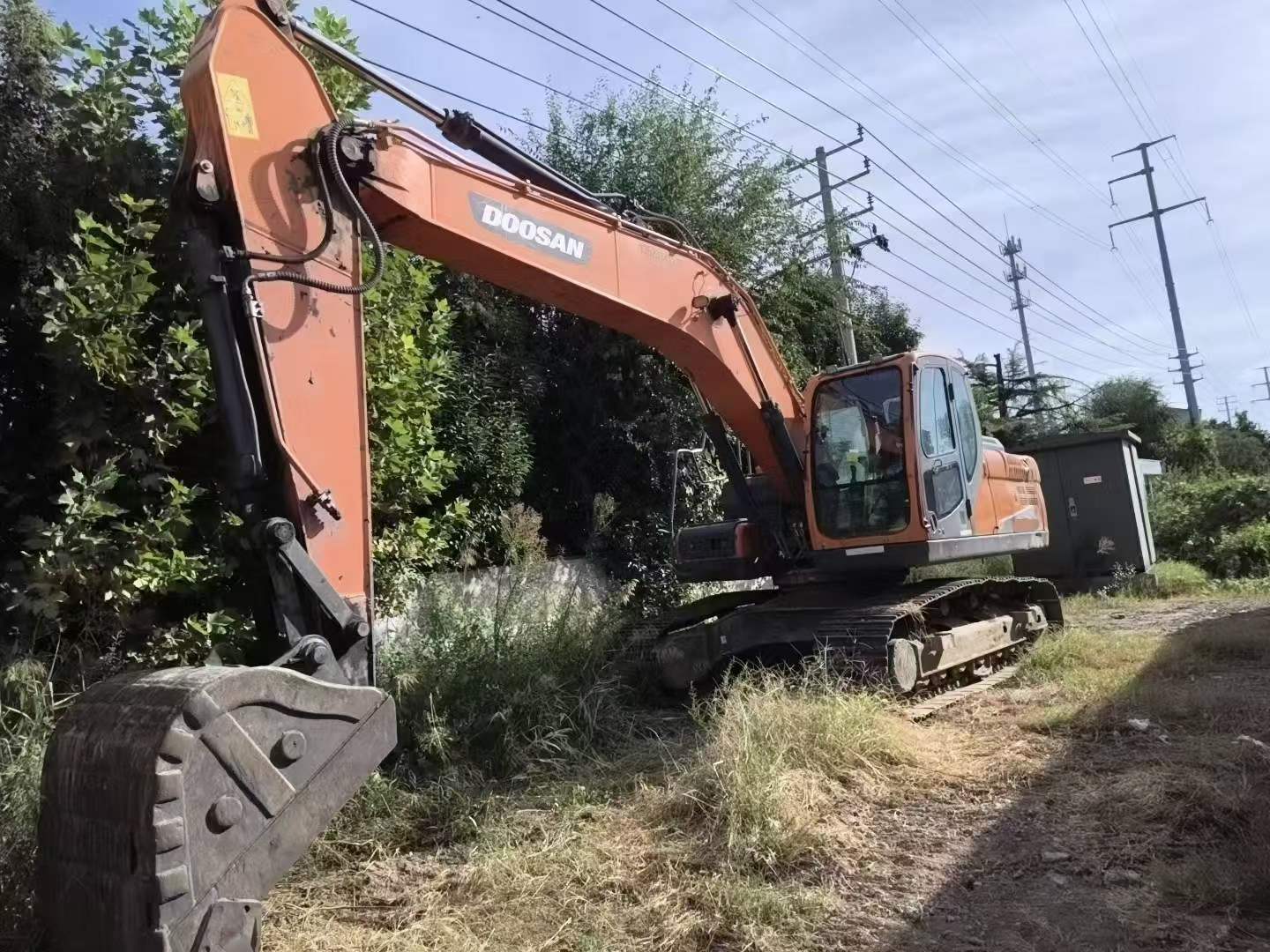 Buy Doosan DH215-7 Used Excavator / 2 Buy Doosan DH215-7 Used Excavator / 2