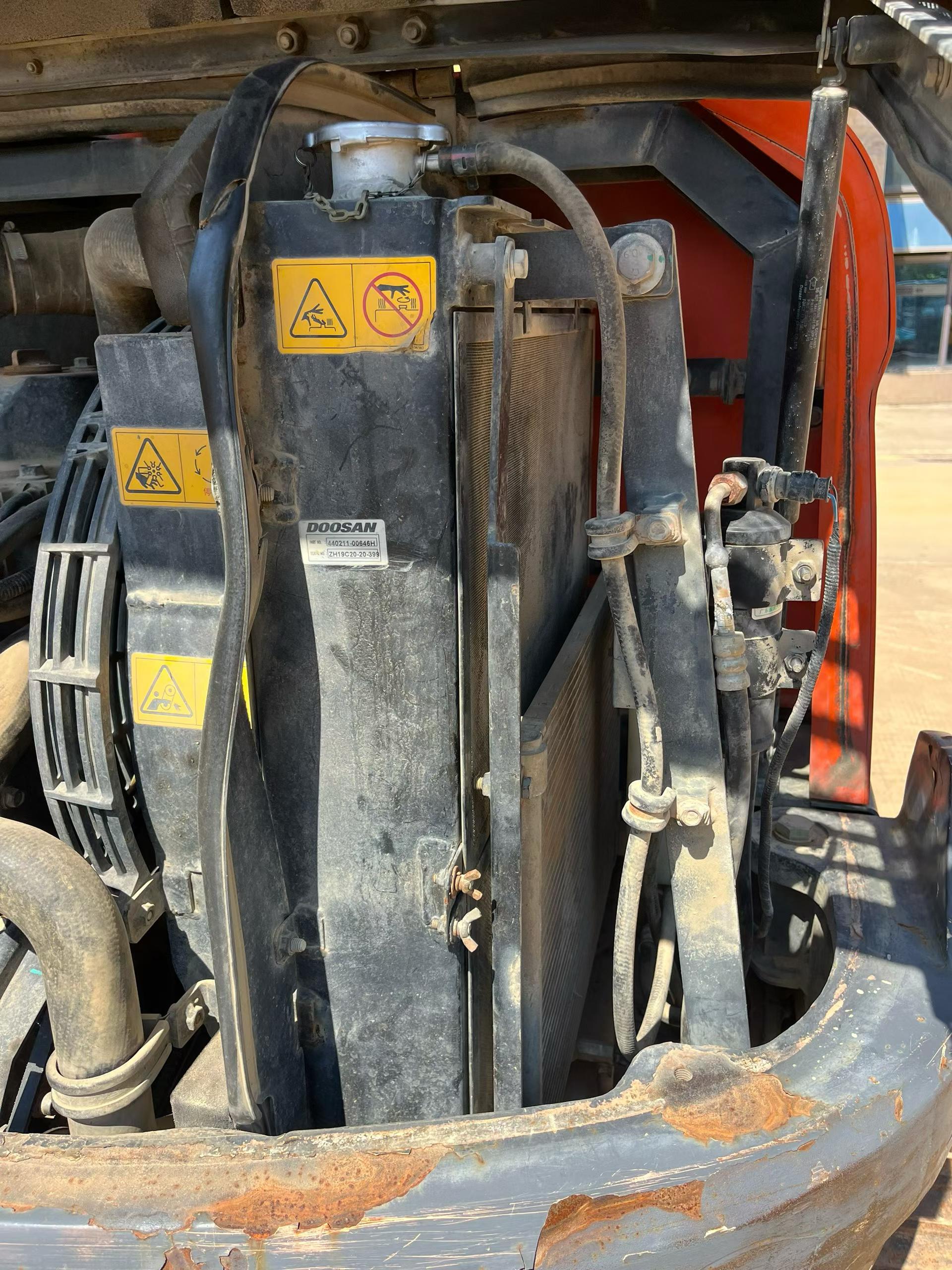 Compre Escavadeira Doosan DH55 Usada / 4