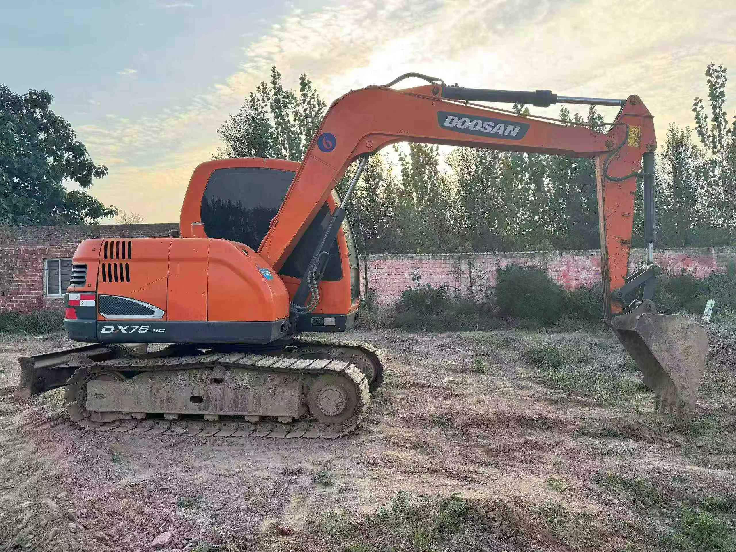 Buy Doosan DX75-9C Used Excavator / 6