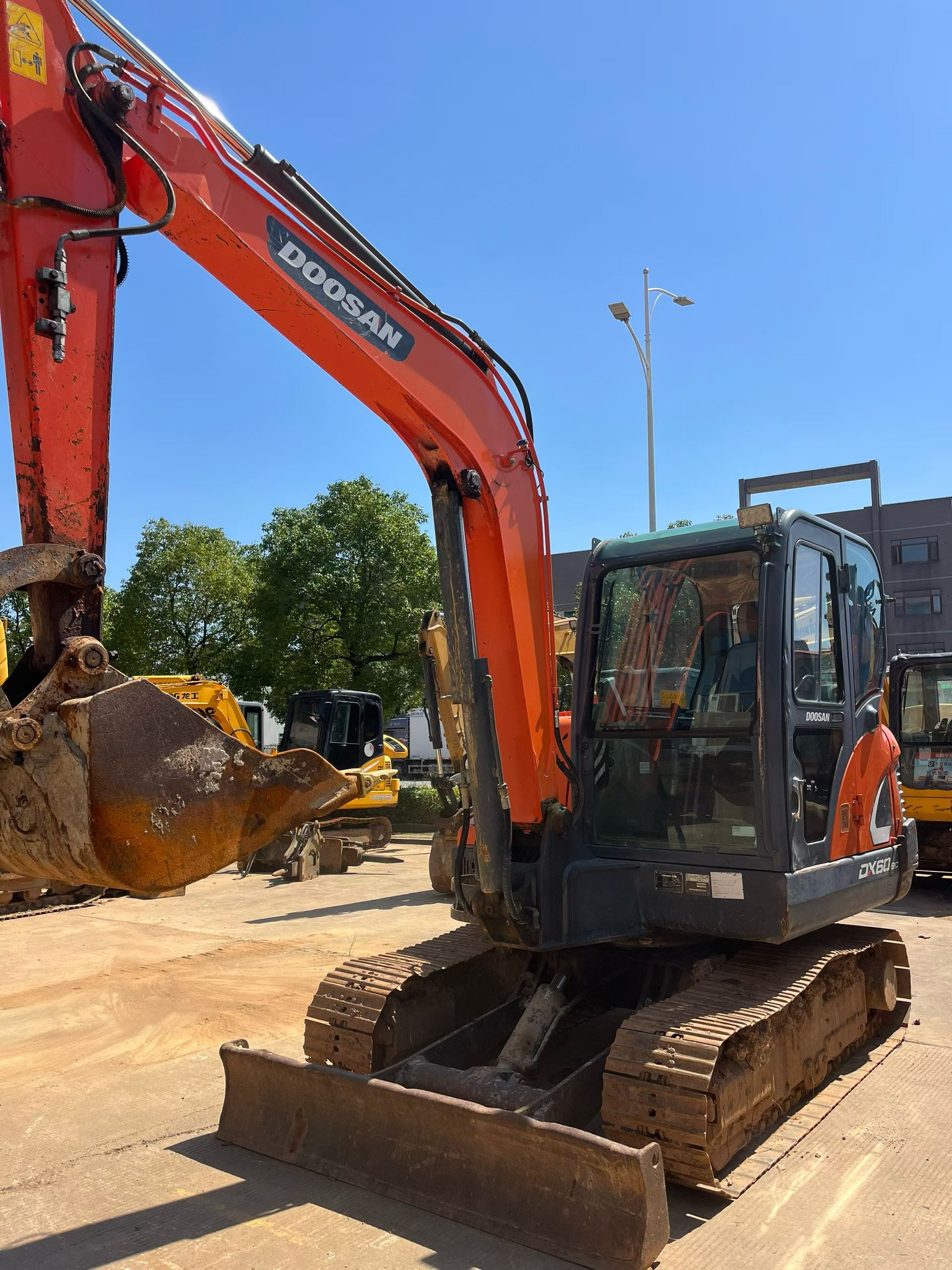 Compre Escavadeira Doosan DH55 Usada / 3