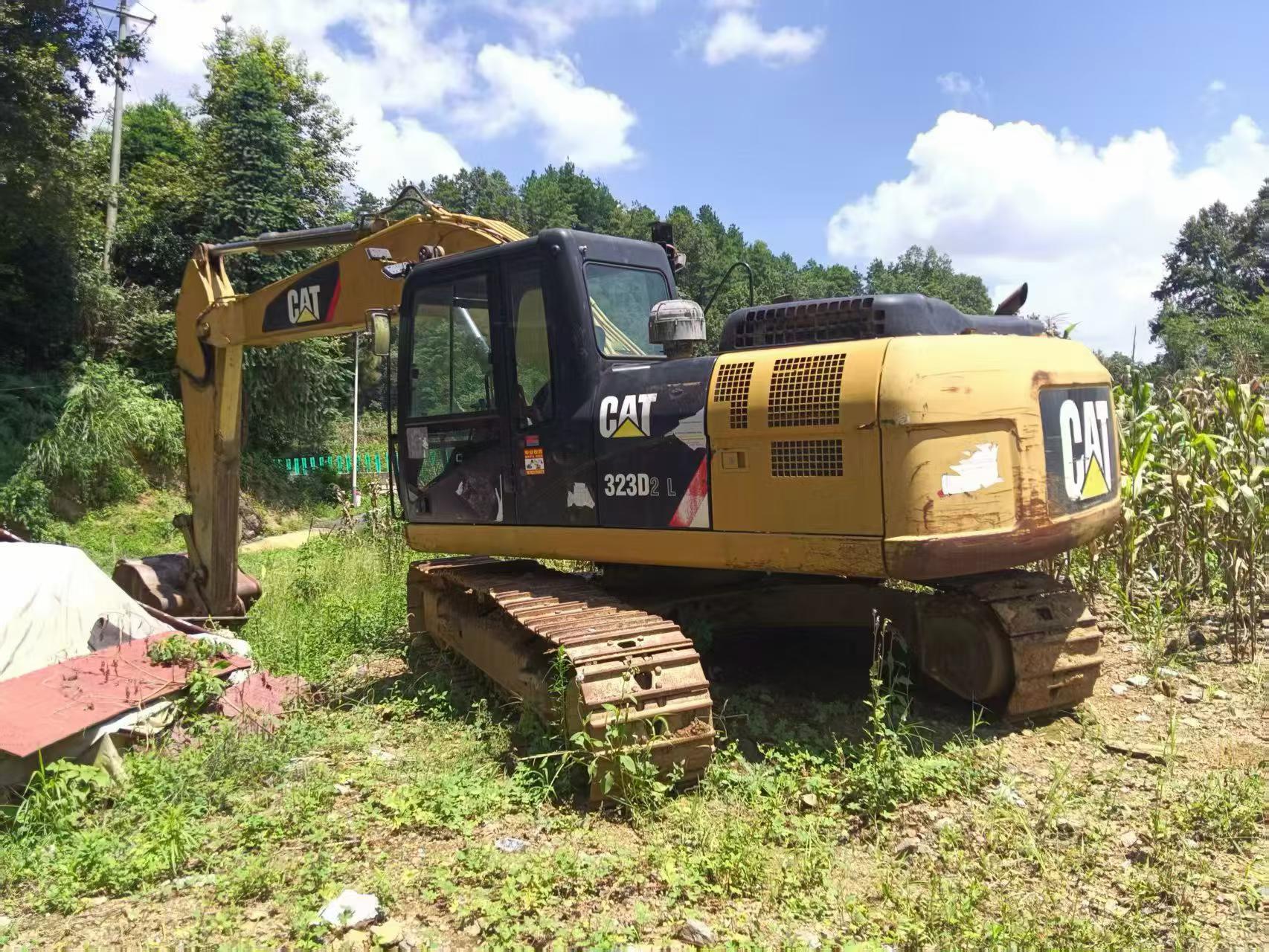 شراء Caterpillar 323D2L مستعمل حفارة