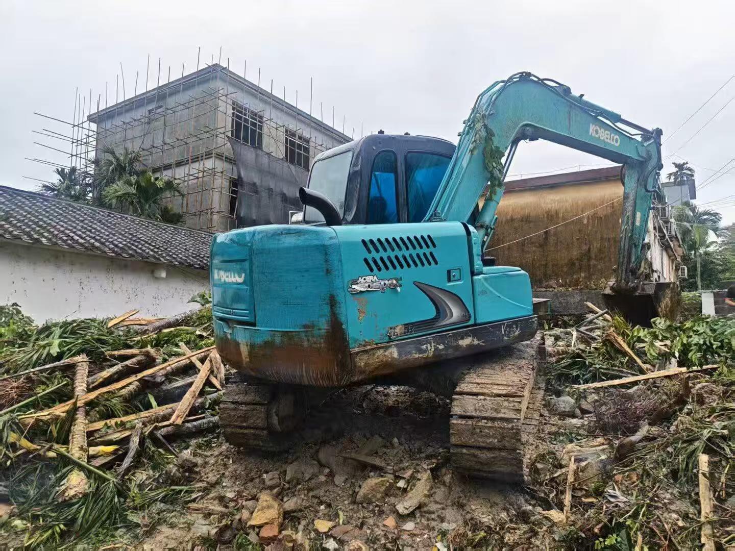 Buy Kobelco SK75 Used Excavator / 1