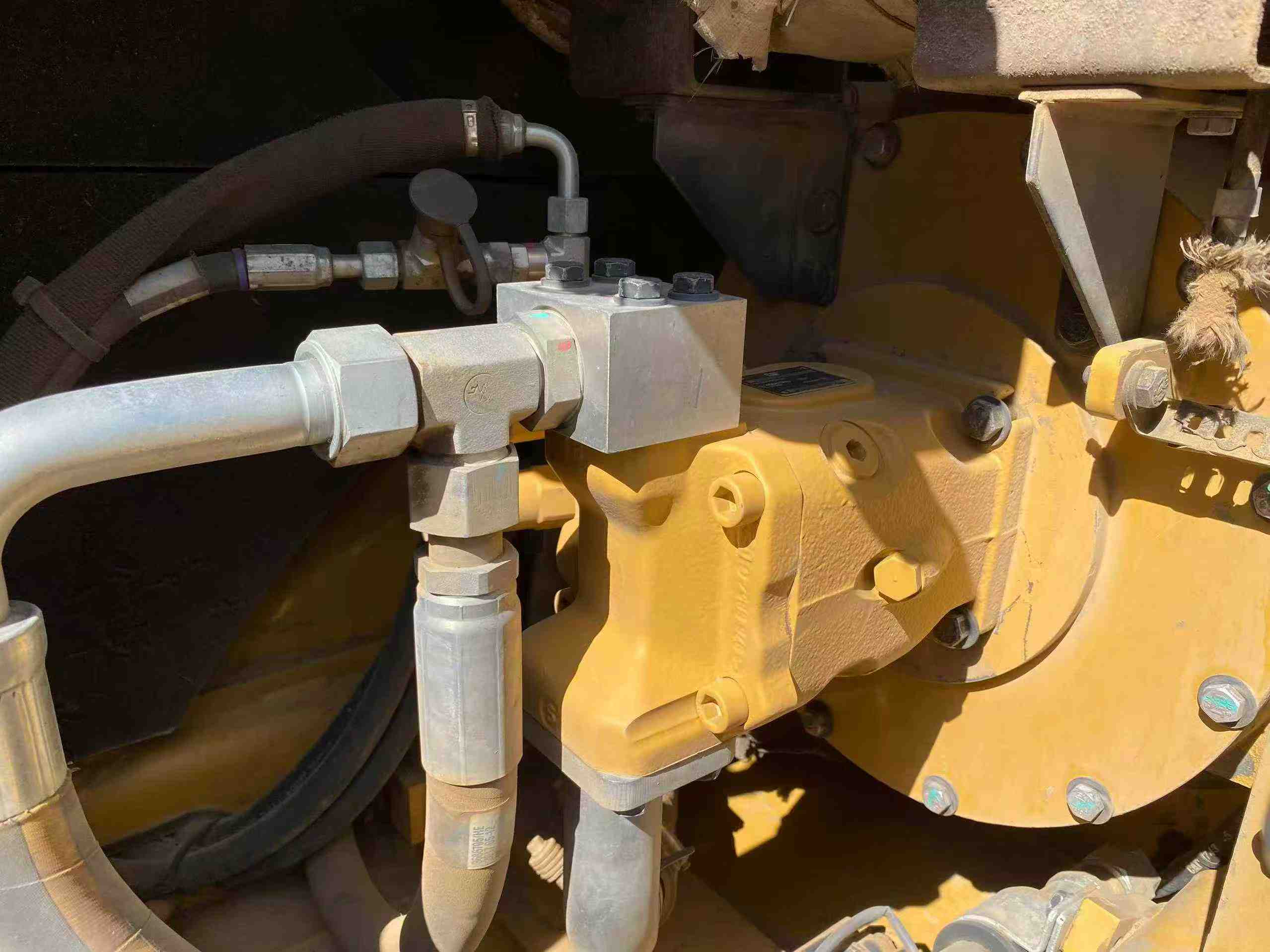 شراء حفارة Caterpillar 307B مستعملة / 7
