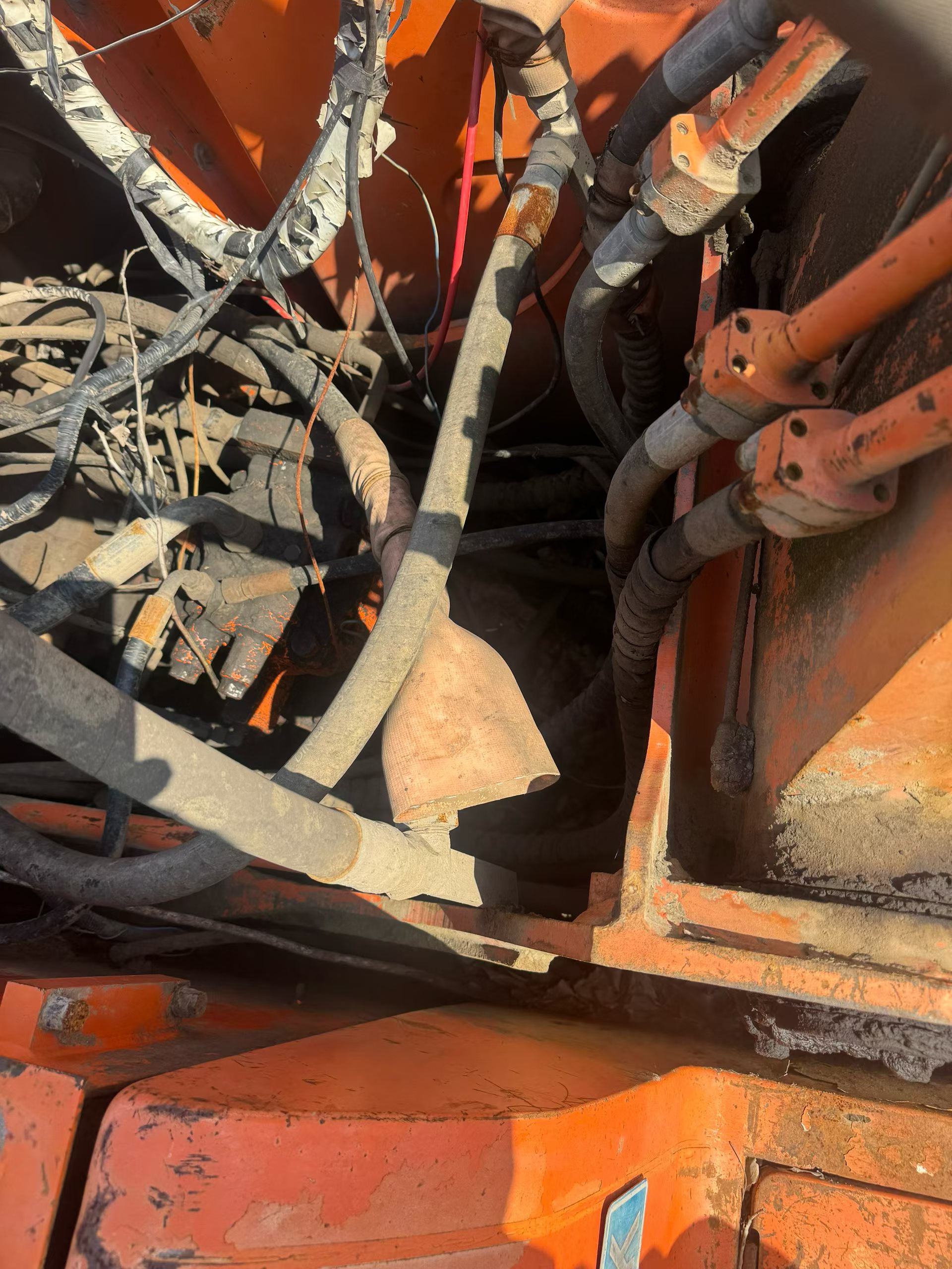 Compre Escavadeira Doosan DH220-7 Usada / 8