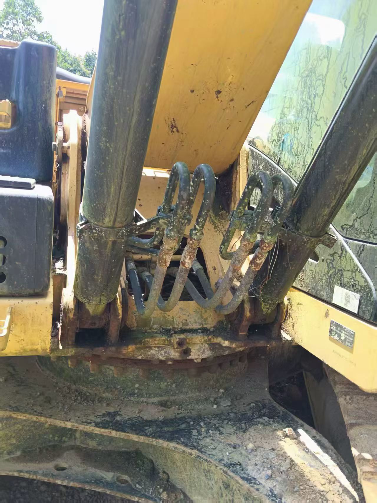 شراء حفارة Caterpillar 323D2L مستعملة / 2