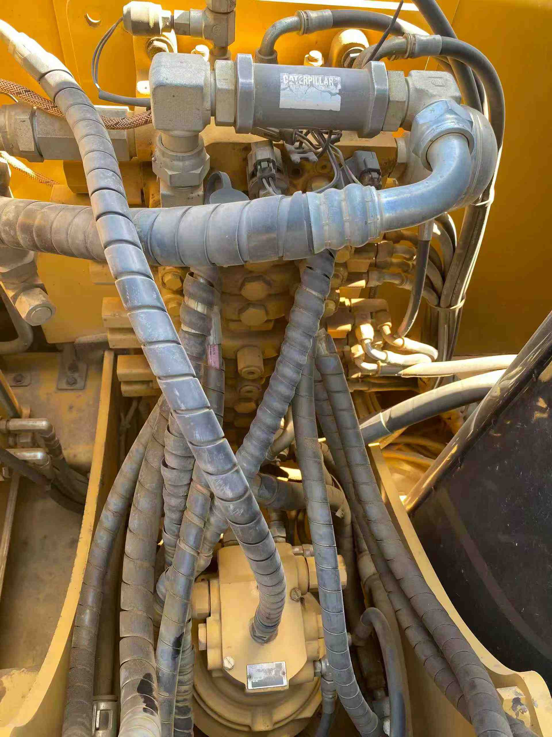 شراء حفارة Caterpillar 307B مستعملة / 8