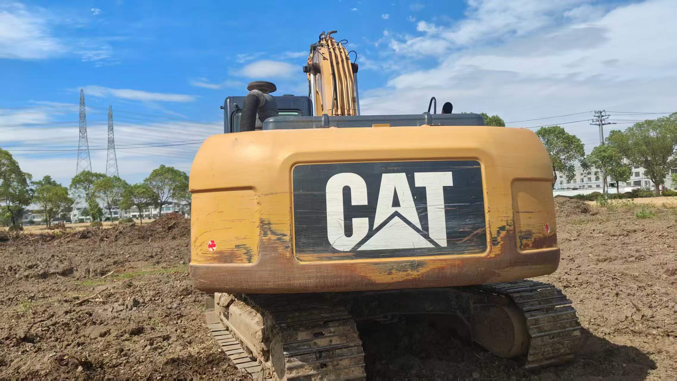 Compre Excavadora Caterpillar 320DGC Usada / 3