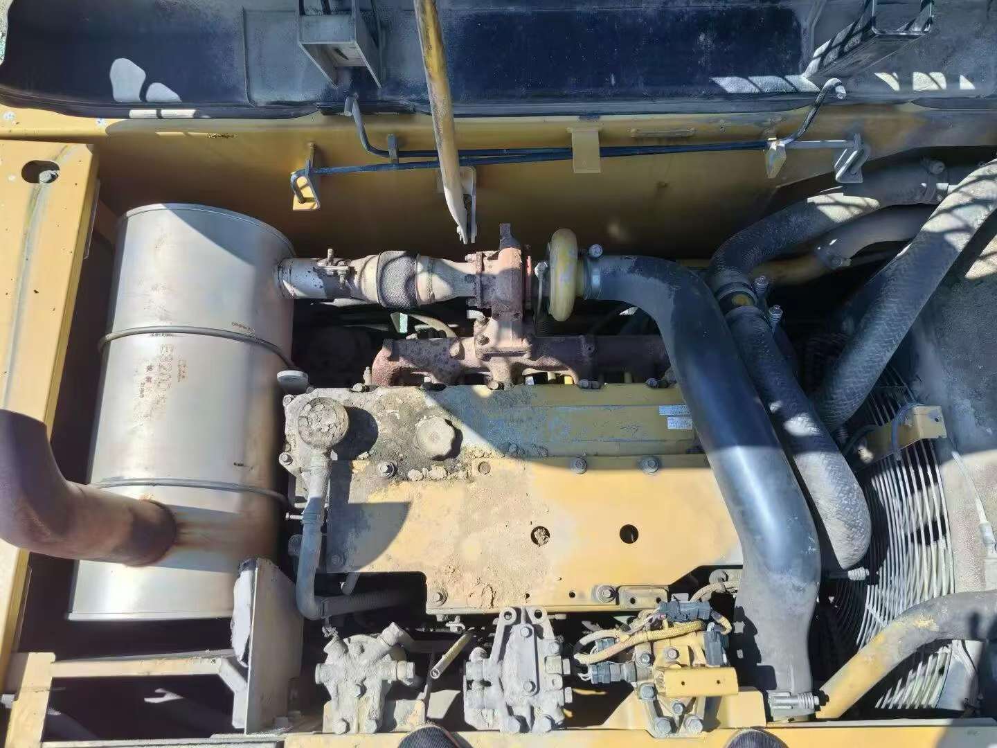شراء حفارة Caterpillar 320D مستعملة / 5