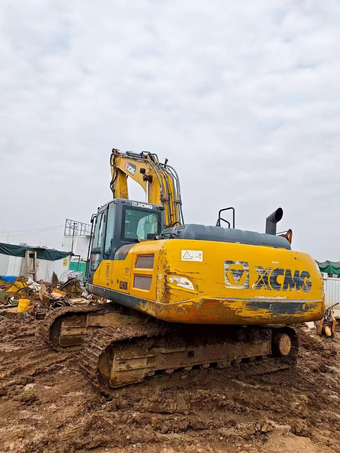 Compre Excavadora XCMG XE215 Usada / 2