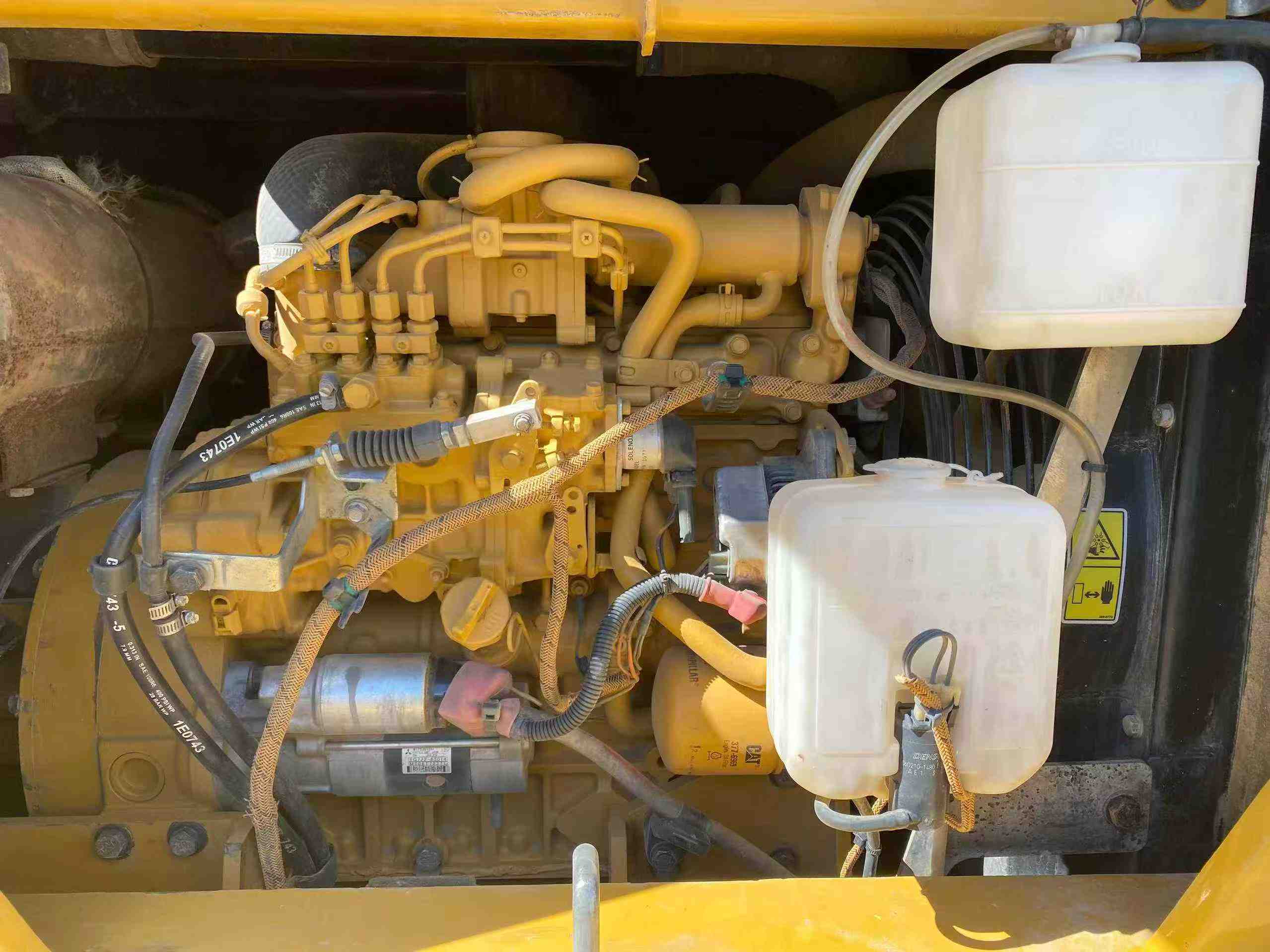 شراء حفارة Caterpillar 307B مستعملة / 4