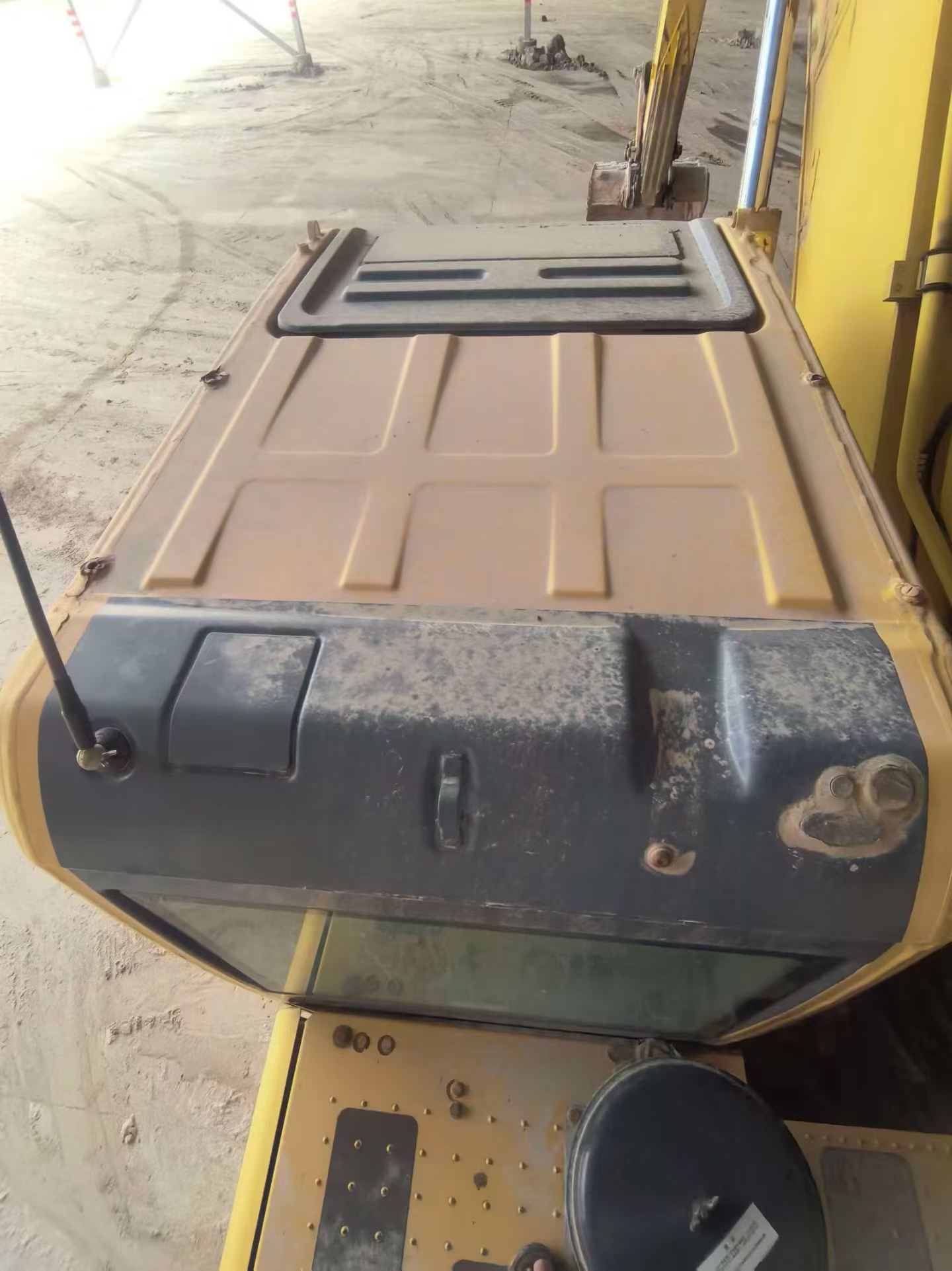 Compre Escavadeira Komatsu PC200 Usada / 3