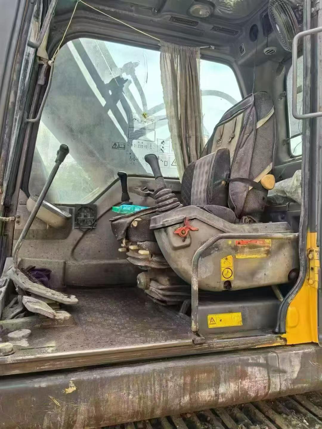 Купить Подержанный Экскаватор Volvo EC210B / 3