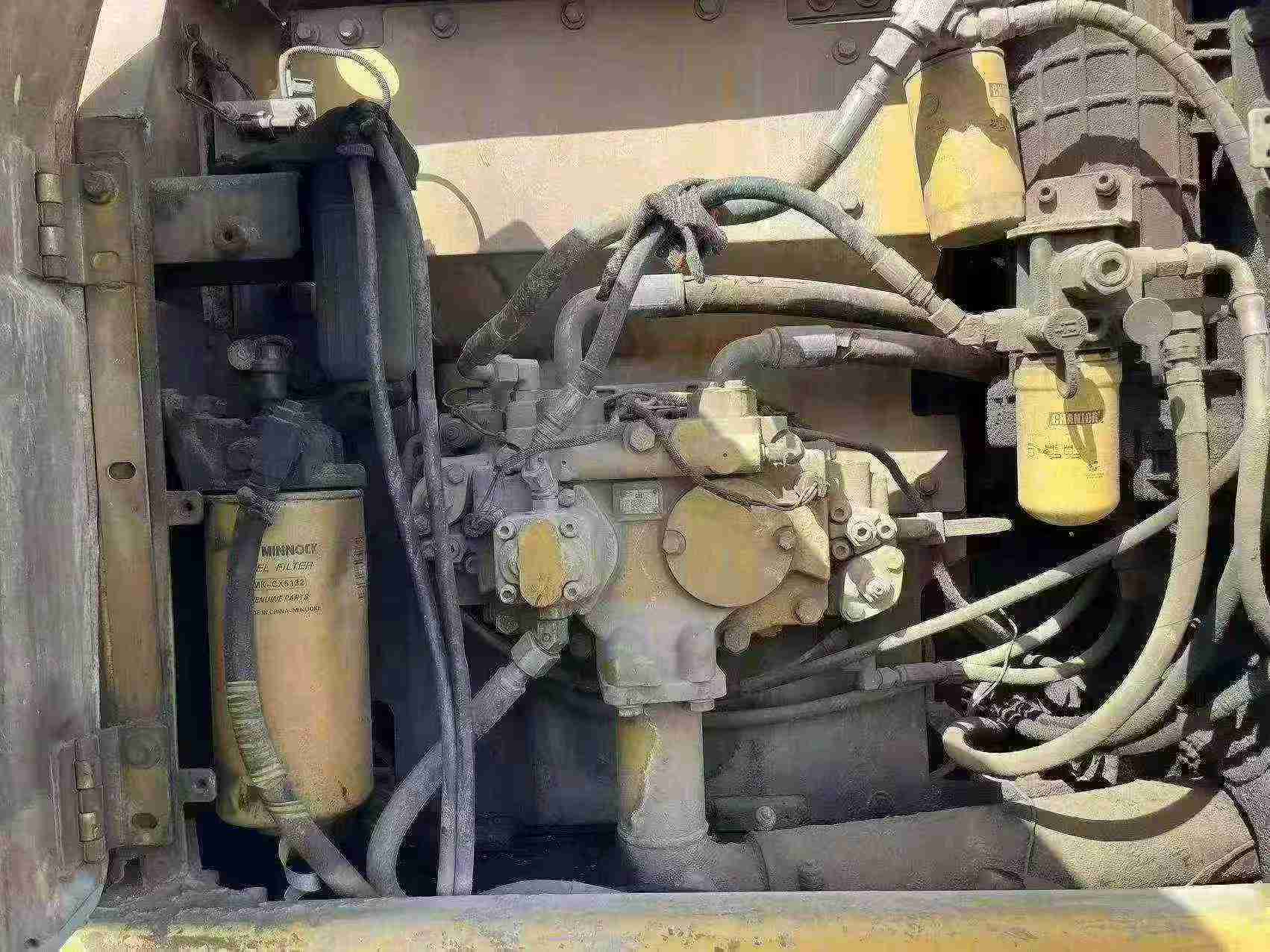 شراء حفارة Caterpillar 320A مستعملة / 6